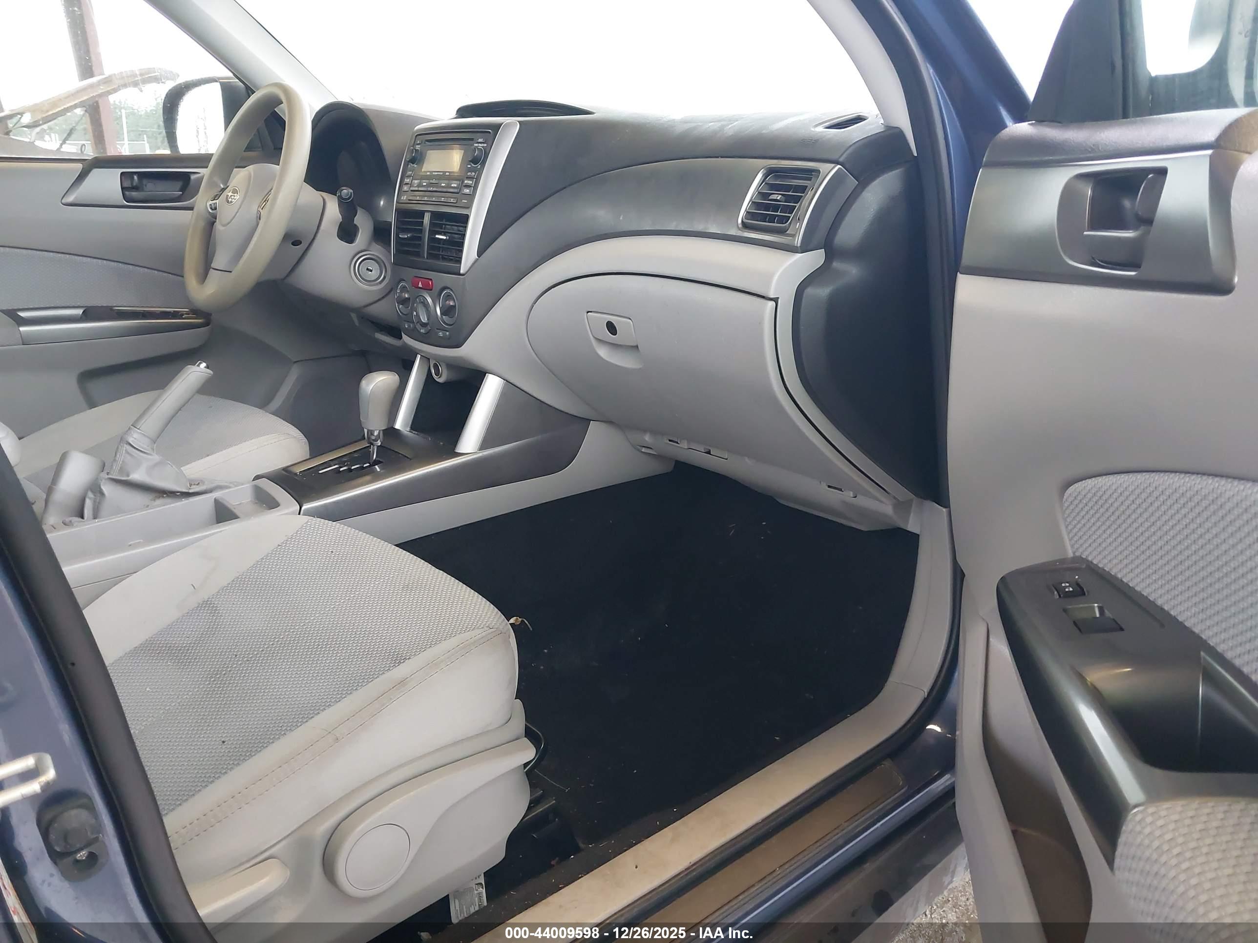 SUBARU FORESTER image 5