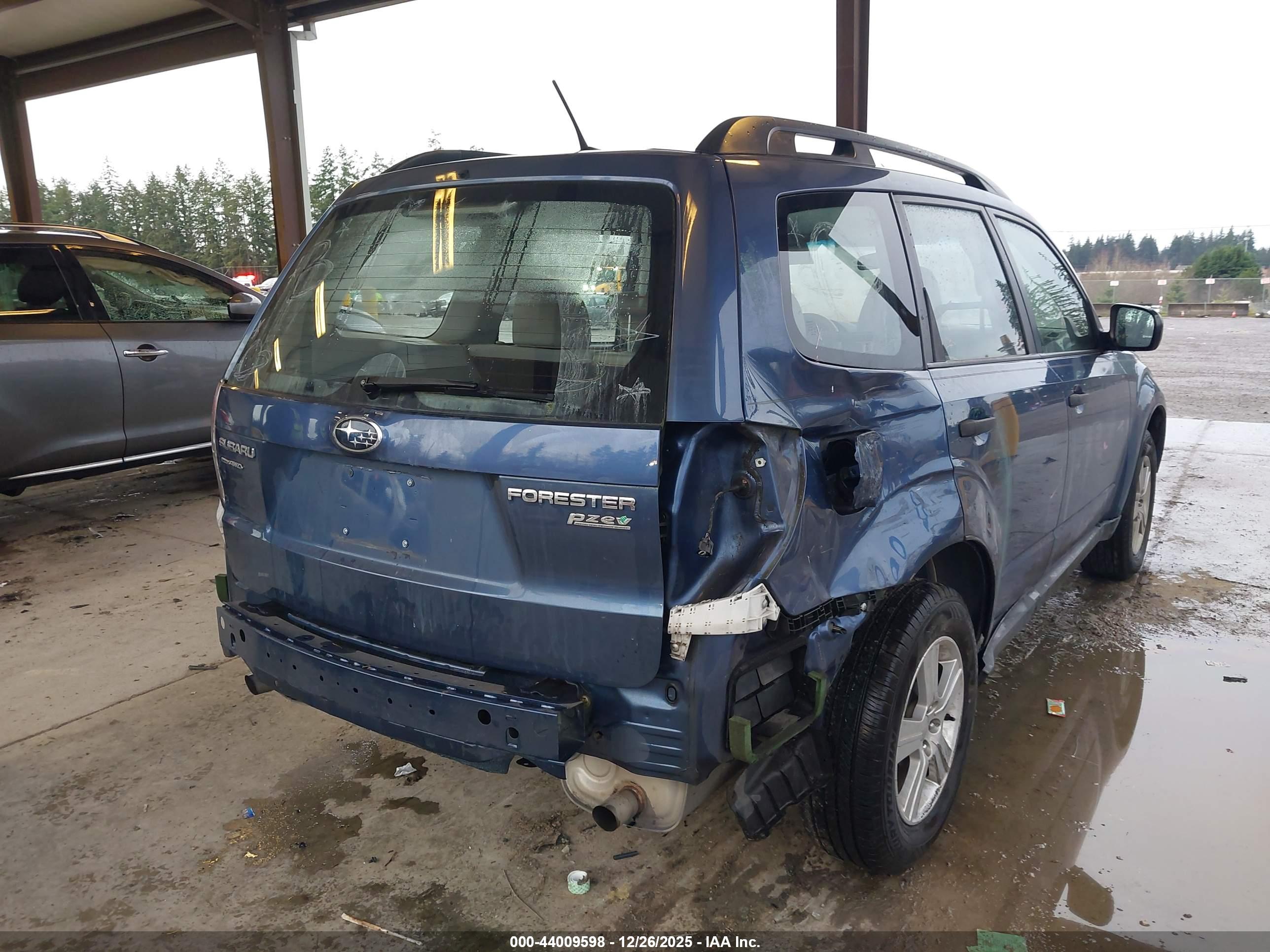 SUBARU FORESTER image 6