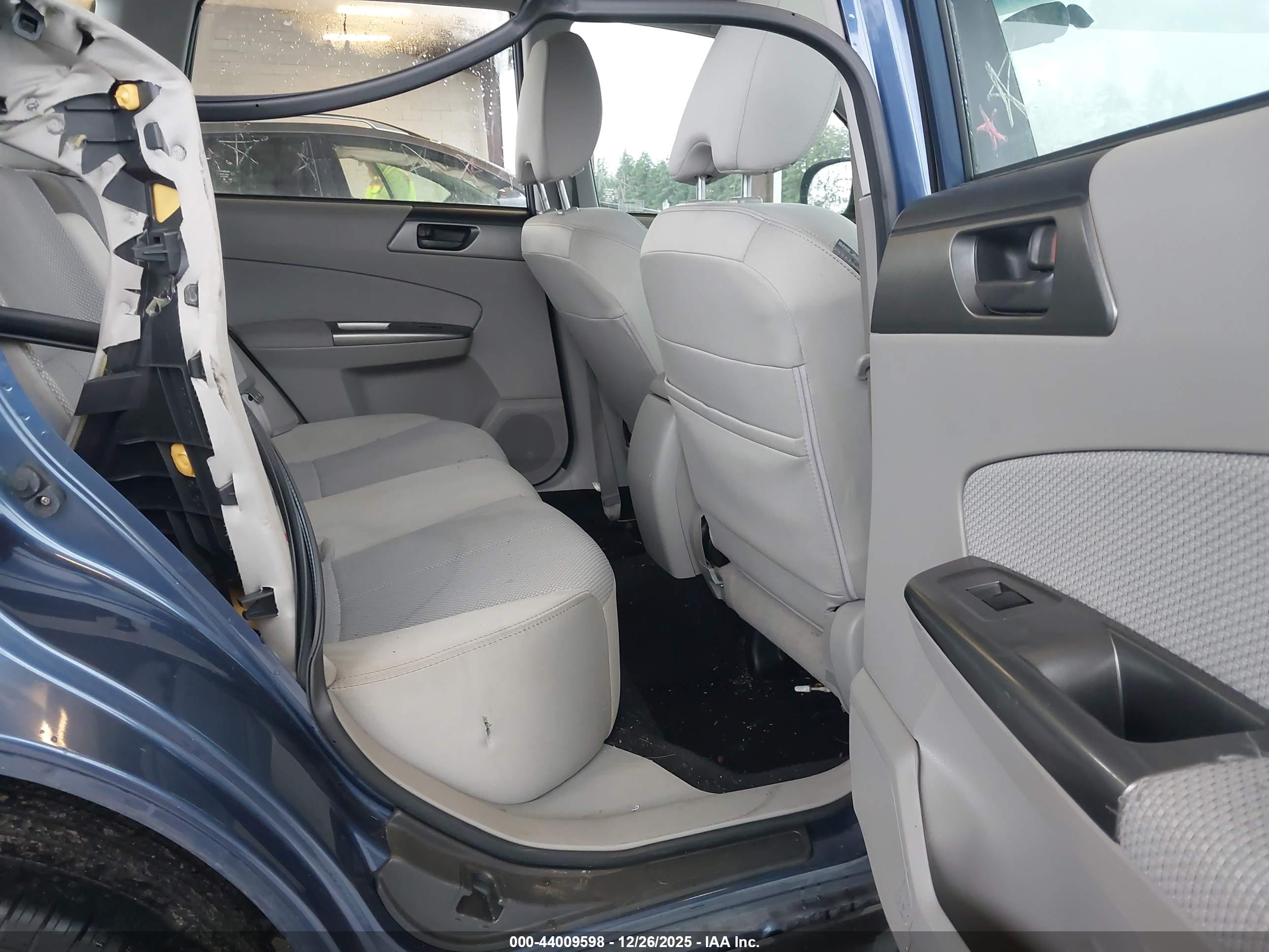 SUBARU FORESTER image 8