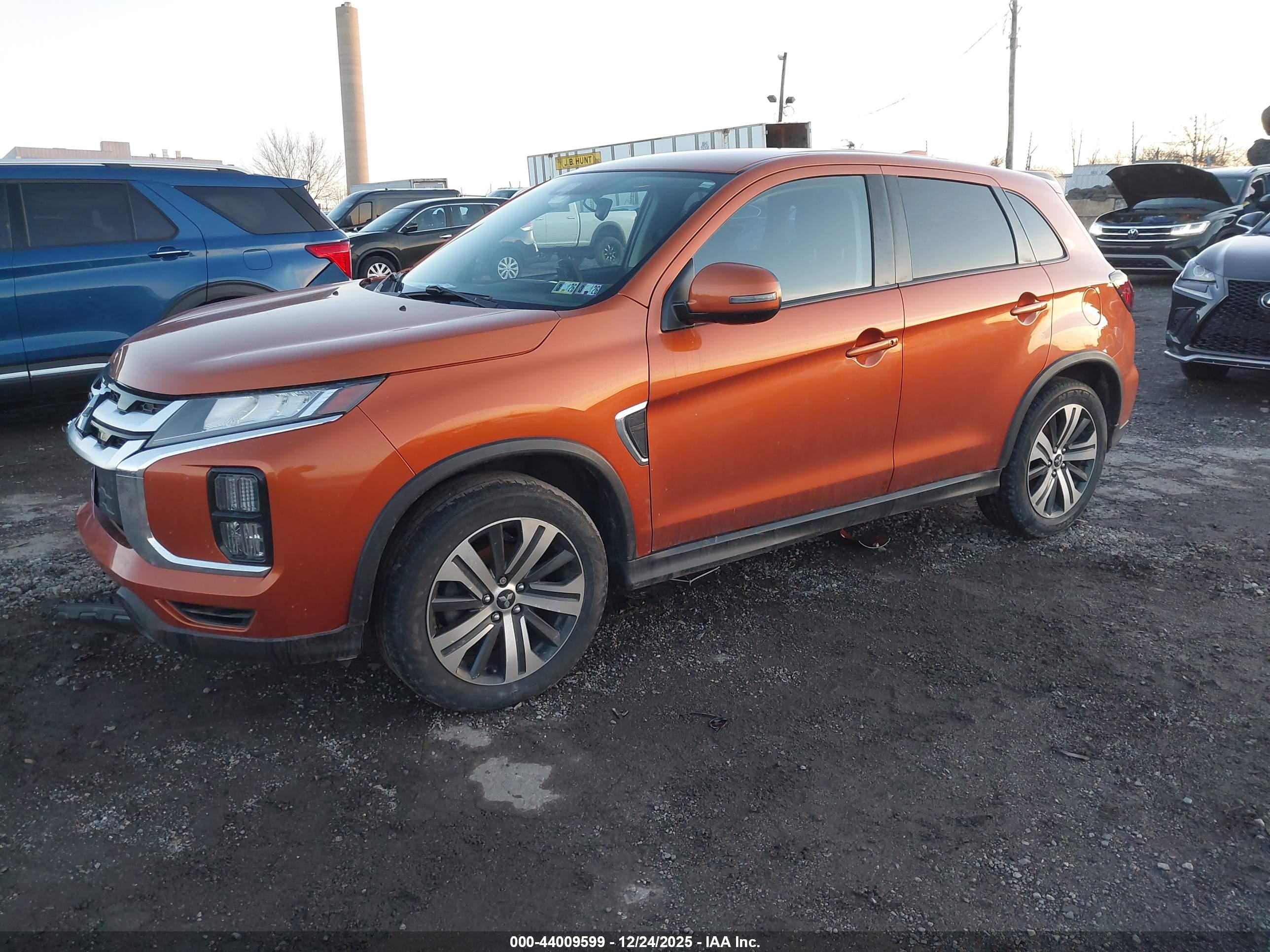 MITSUBISHI OUTLANDER image 2