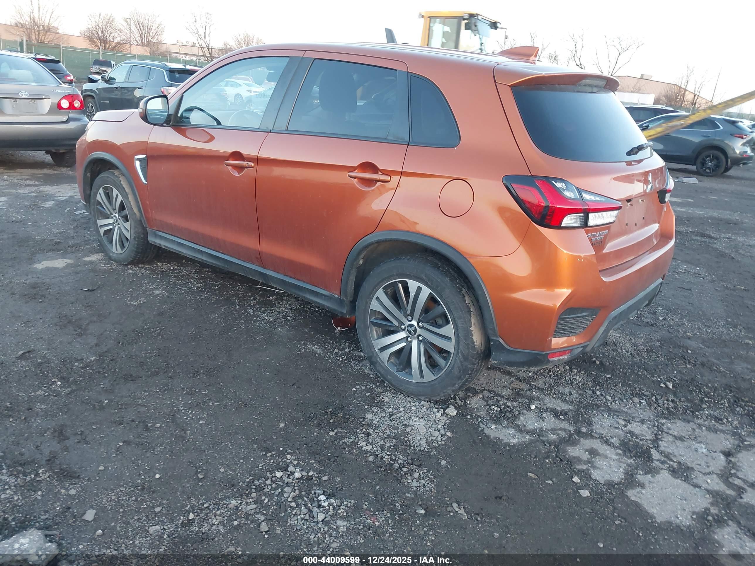 MITSUBISHI OUTLANDER image 3