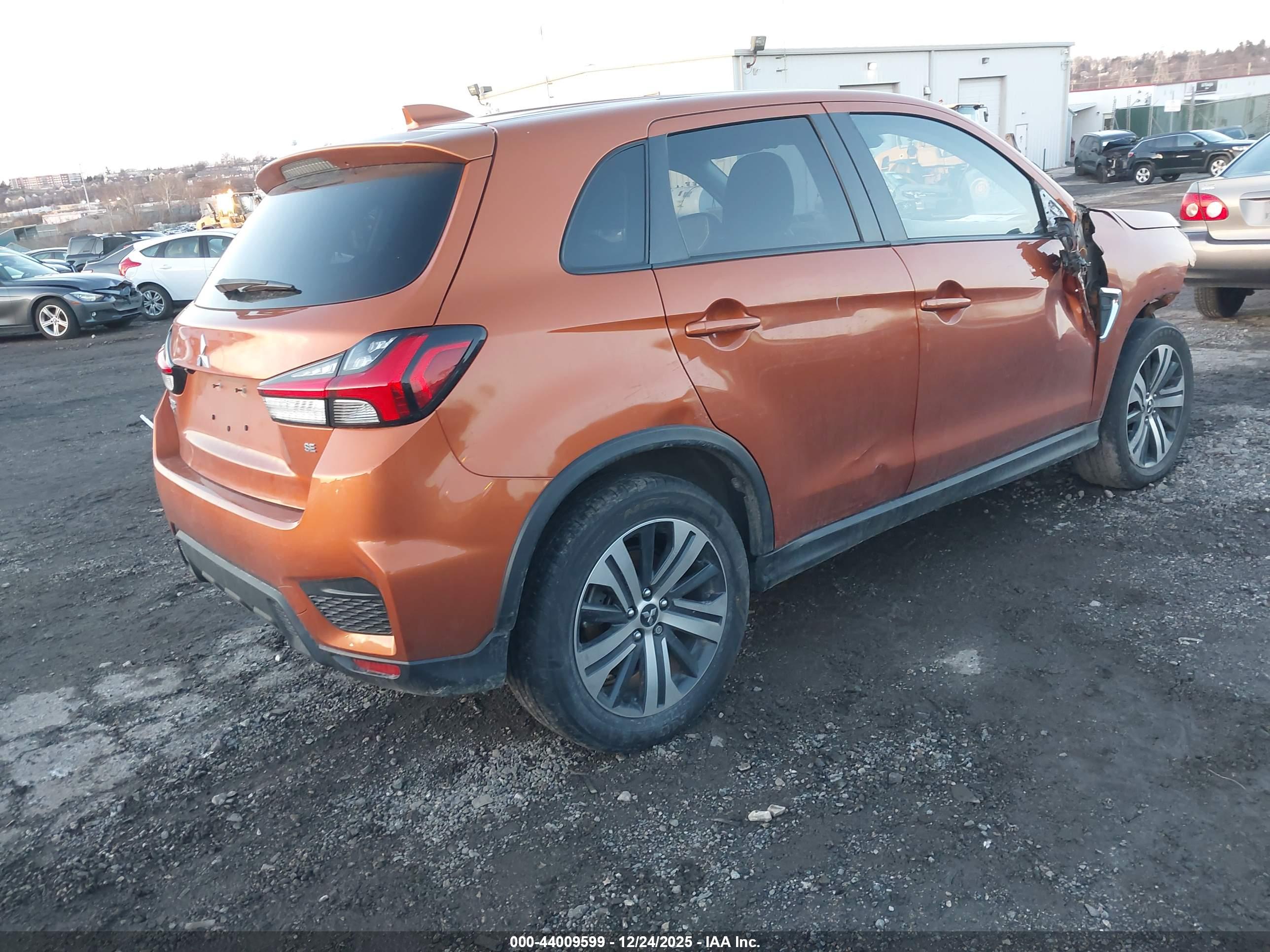 MITSUBISHI OUTLANDER image 4