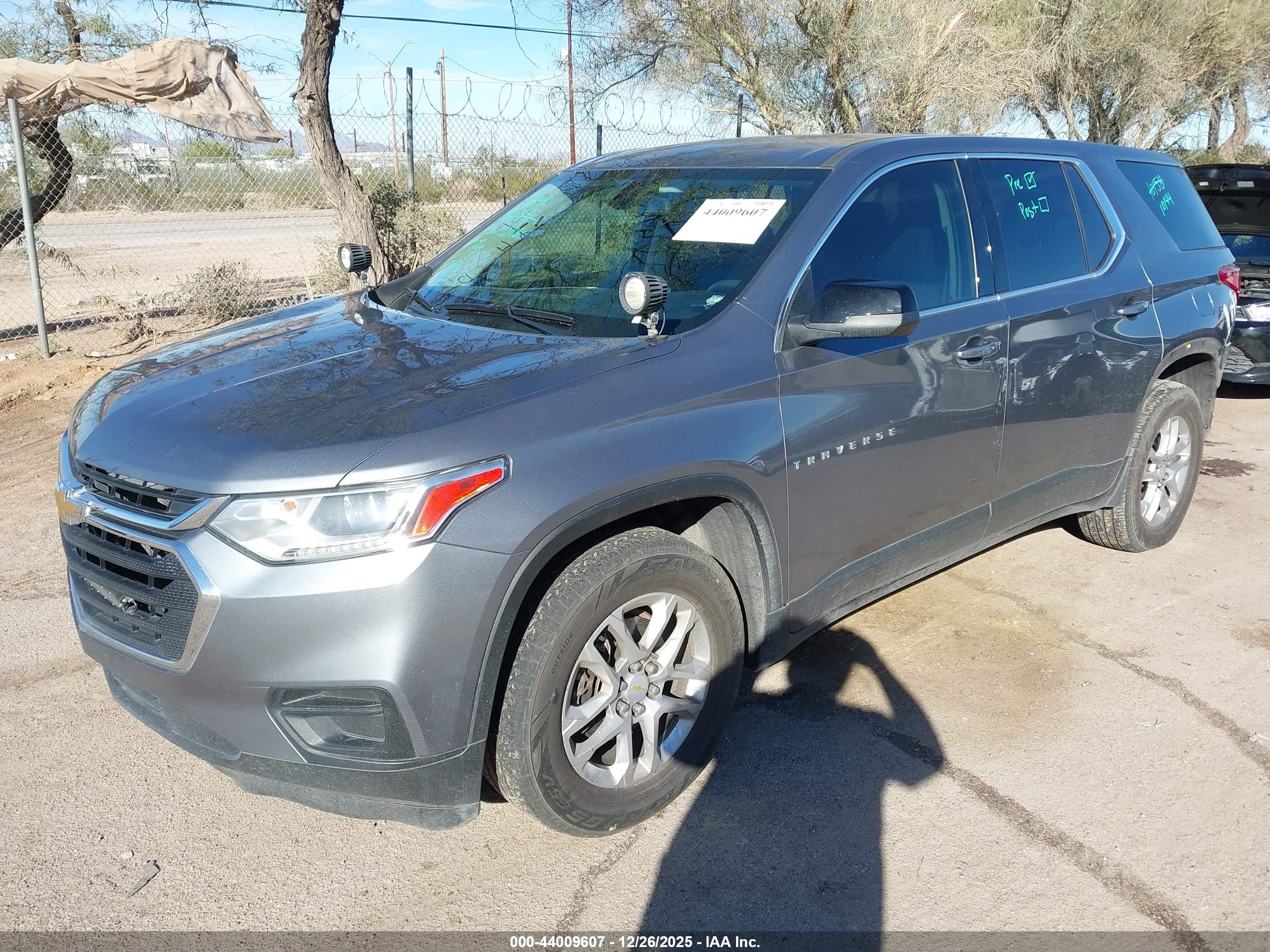 CHEVROLET TRAVERSE image 2