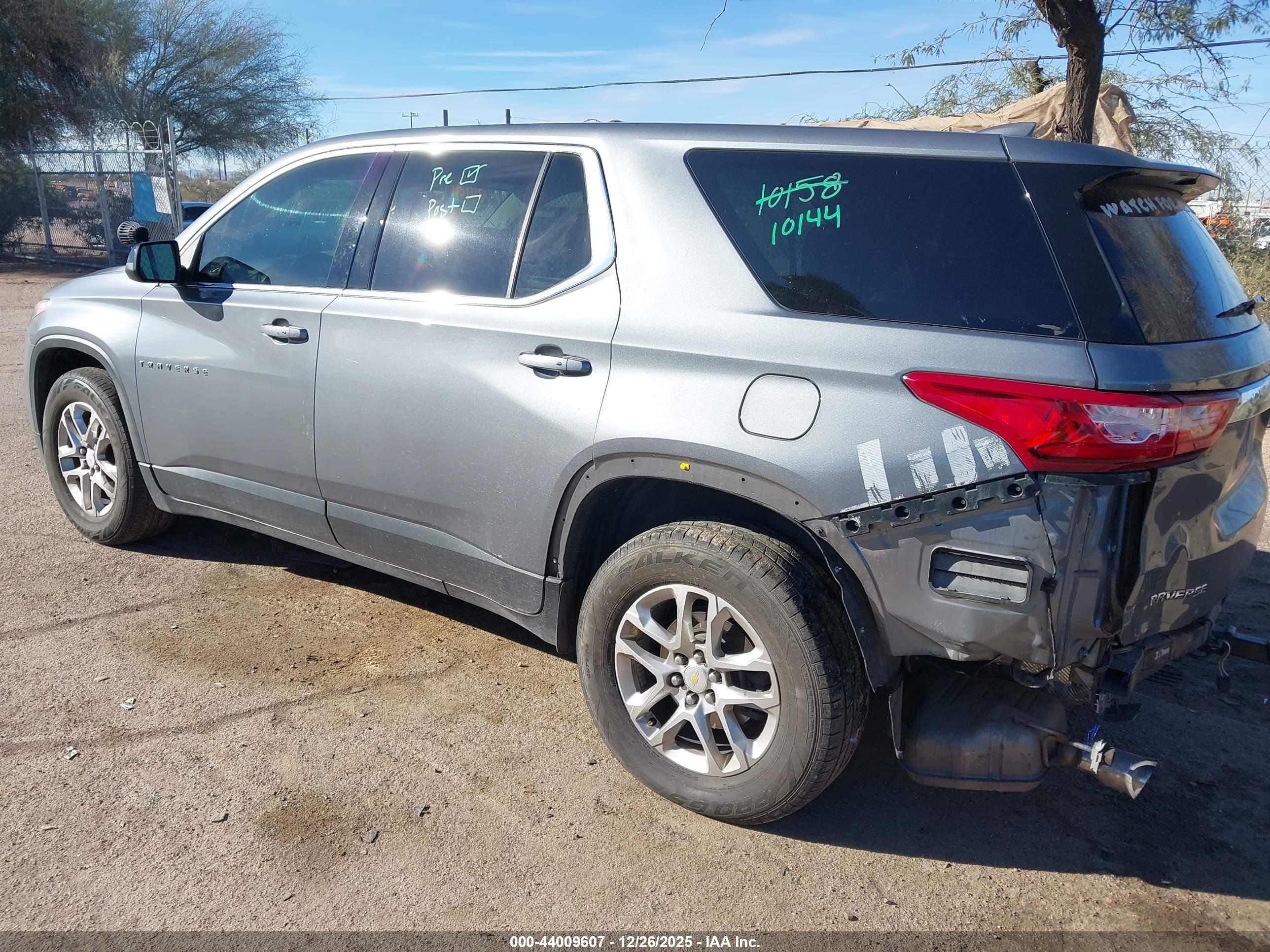 CHEVROLET TRAVERSE image 3