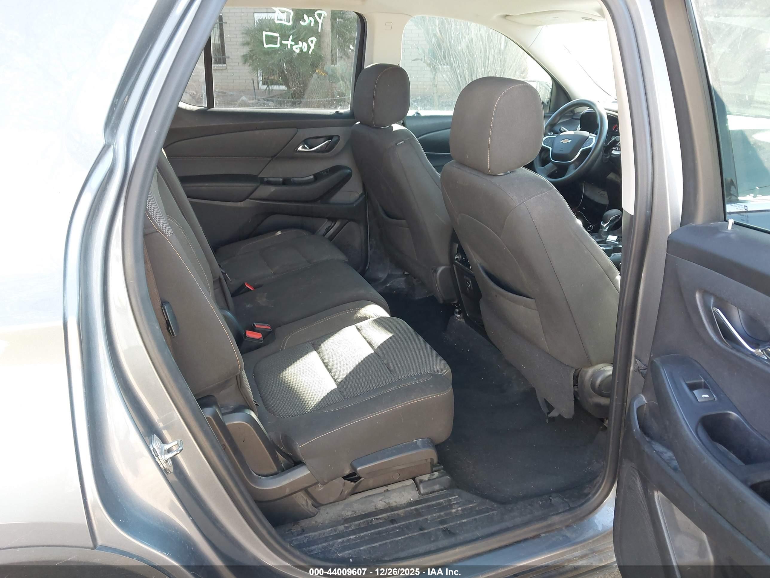 CHEVROLET TRAVERSE image 8