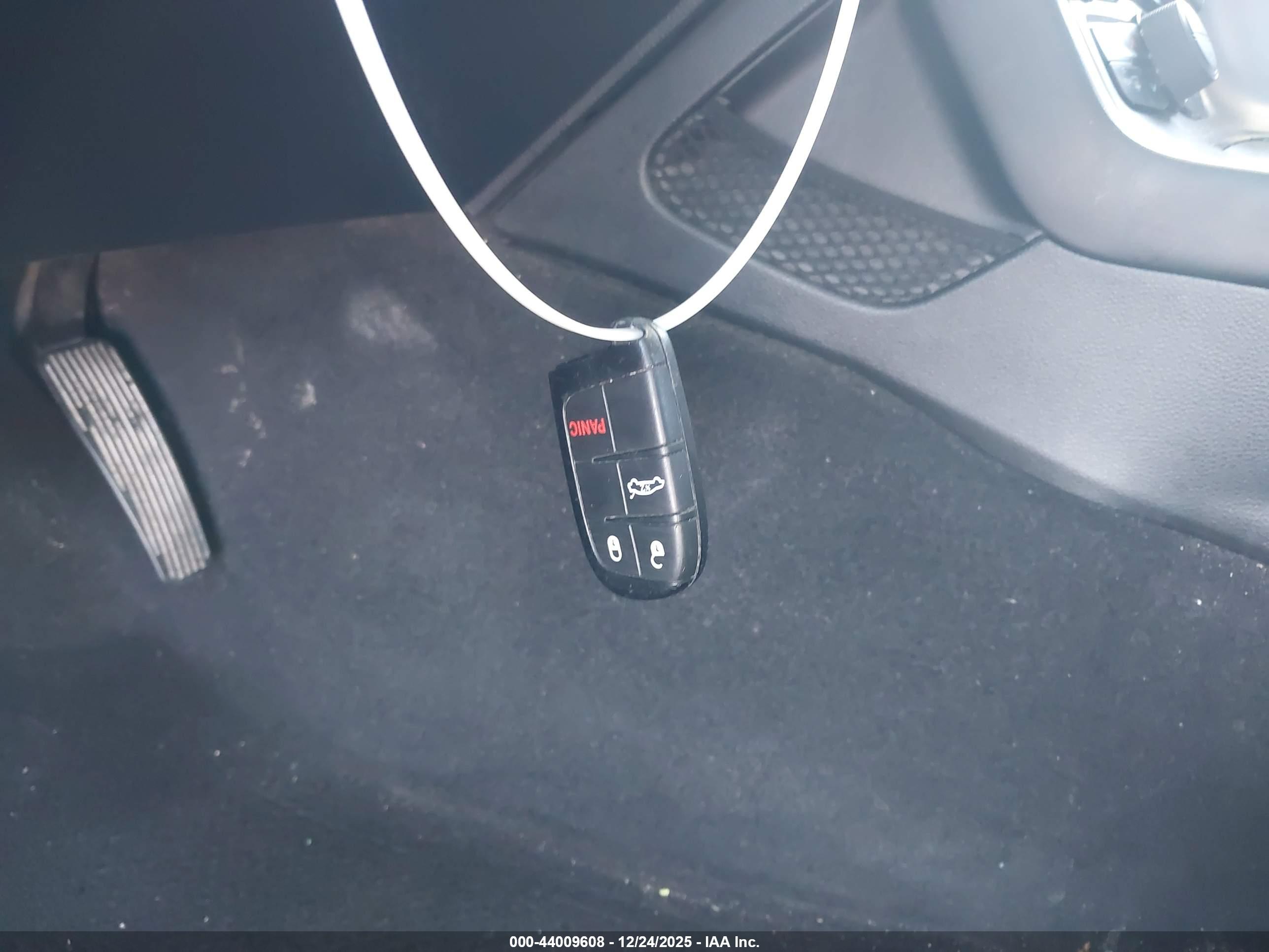DODGE CHALLENGER image 11