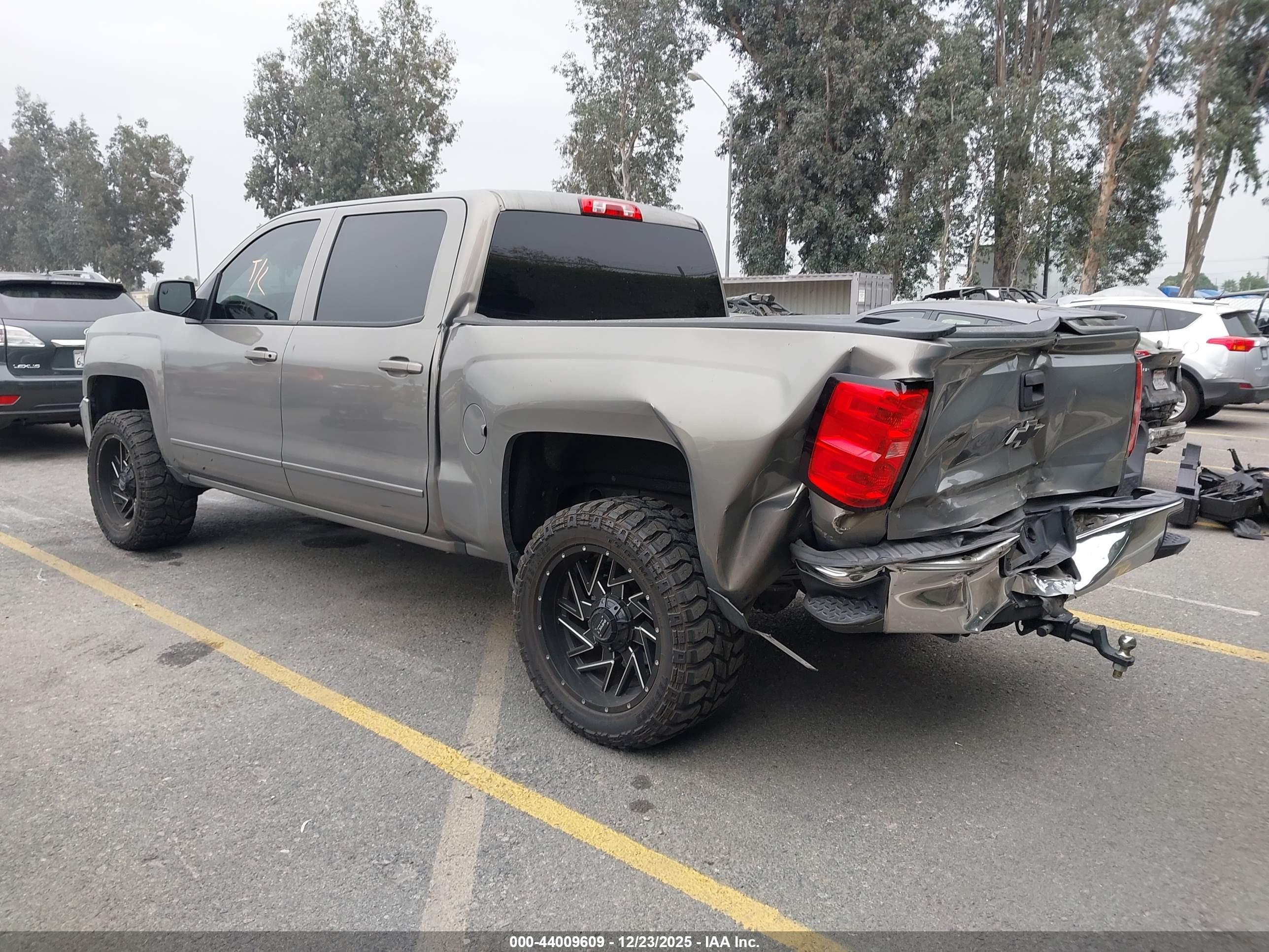 CHEVROLET SILVERADO image 3