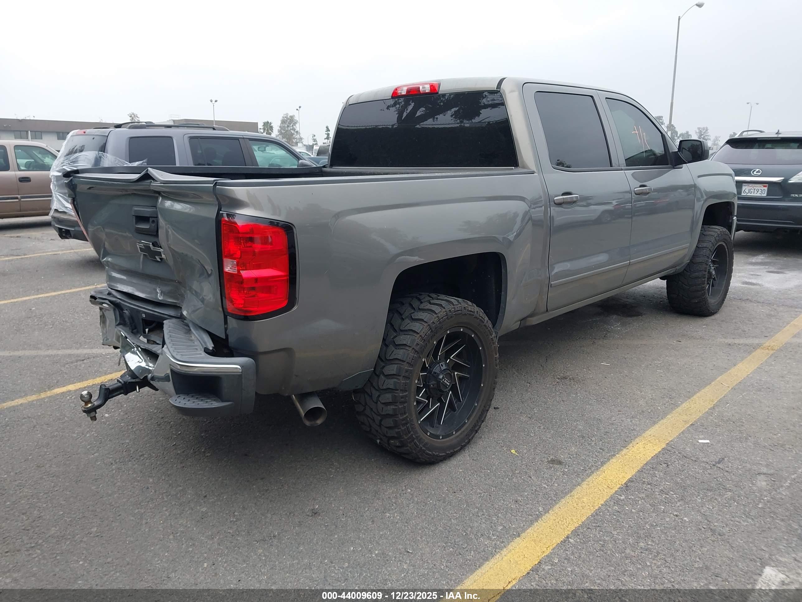 CHEVROLET SILVERADO image 4