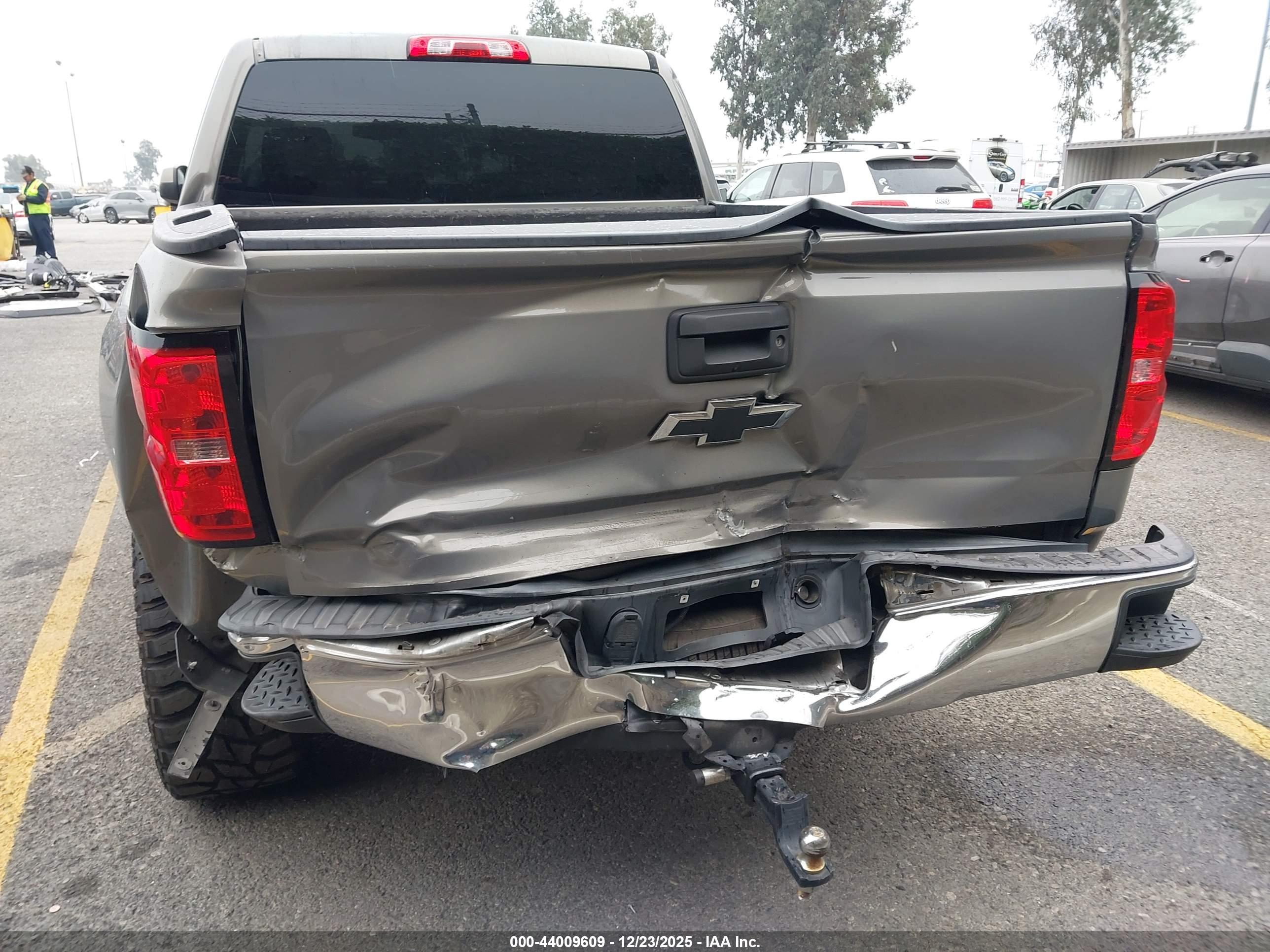 CHEVROLET SILVERADO image 6