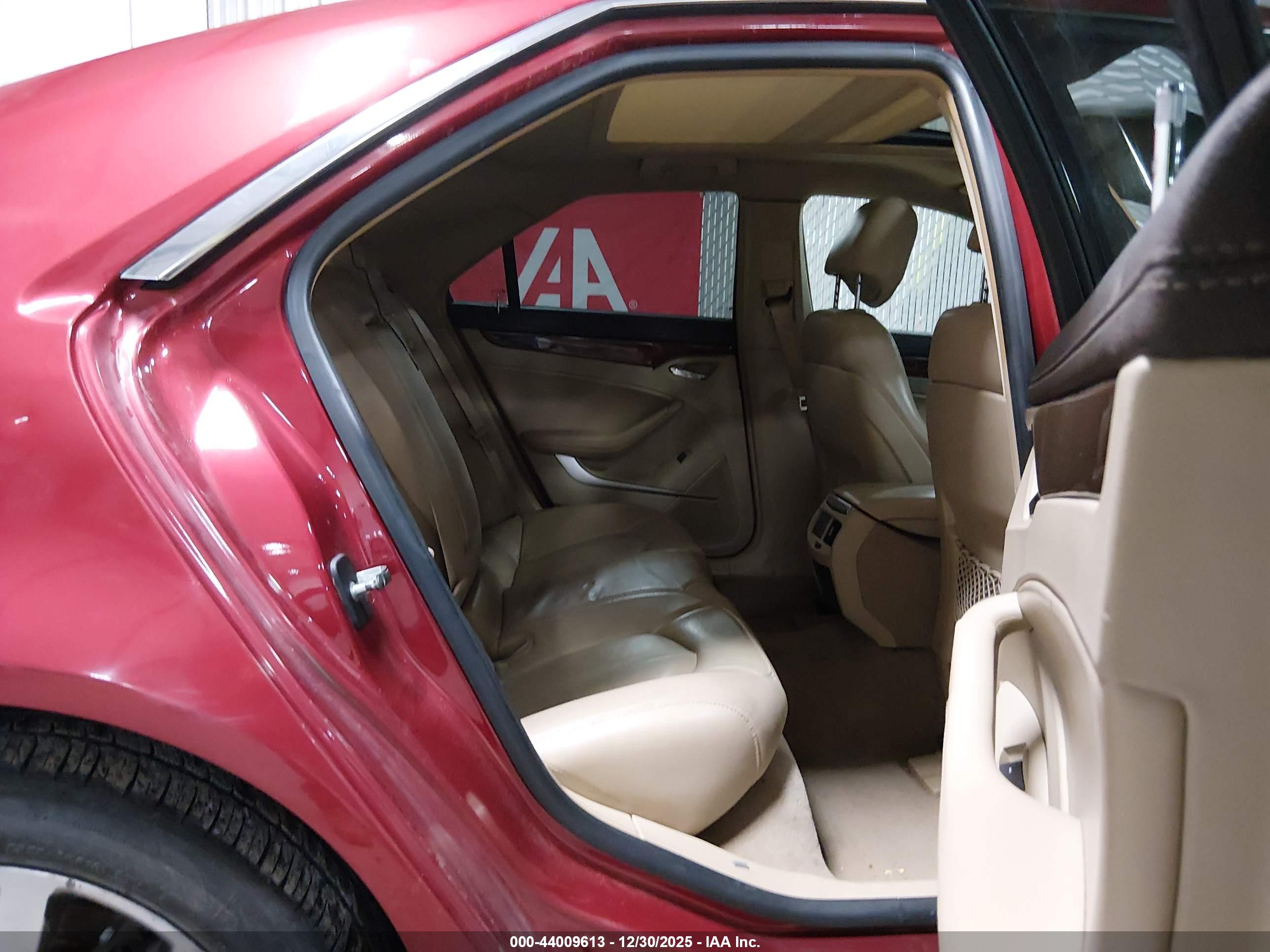 CADILLAC CTS image 8