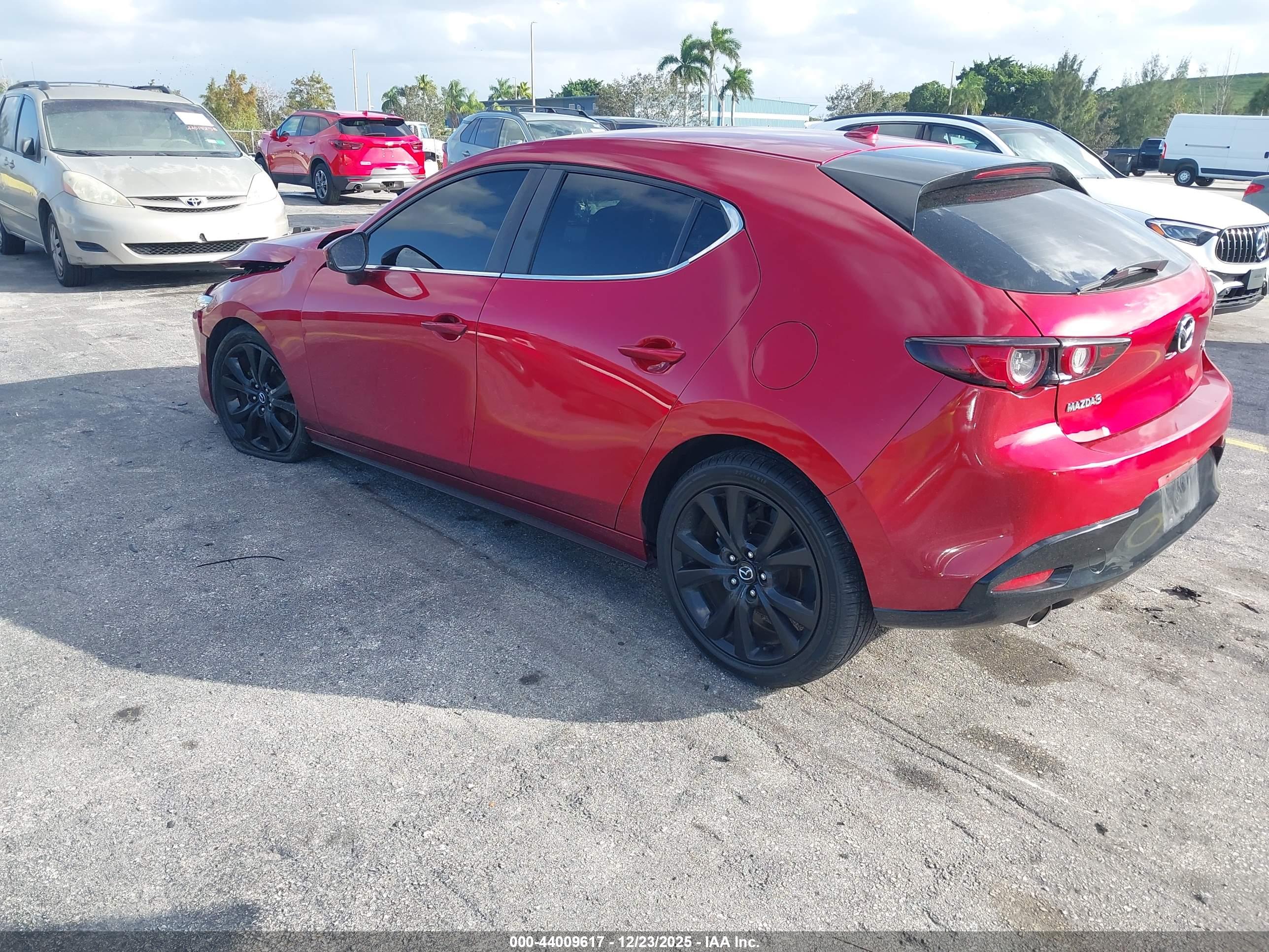 MAZDA MAZDA3 image 3