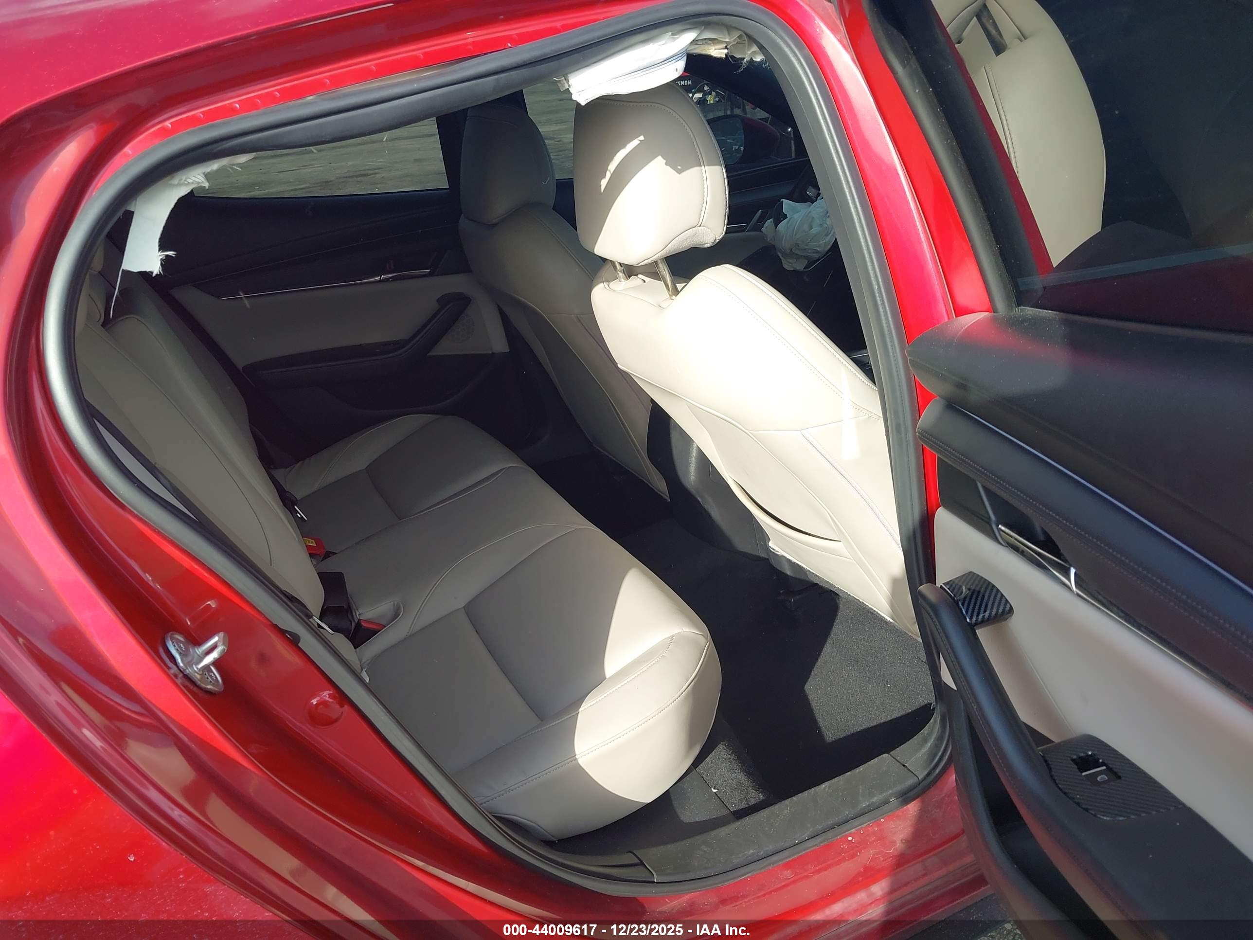 MAZDA MAZDA3 image 8