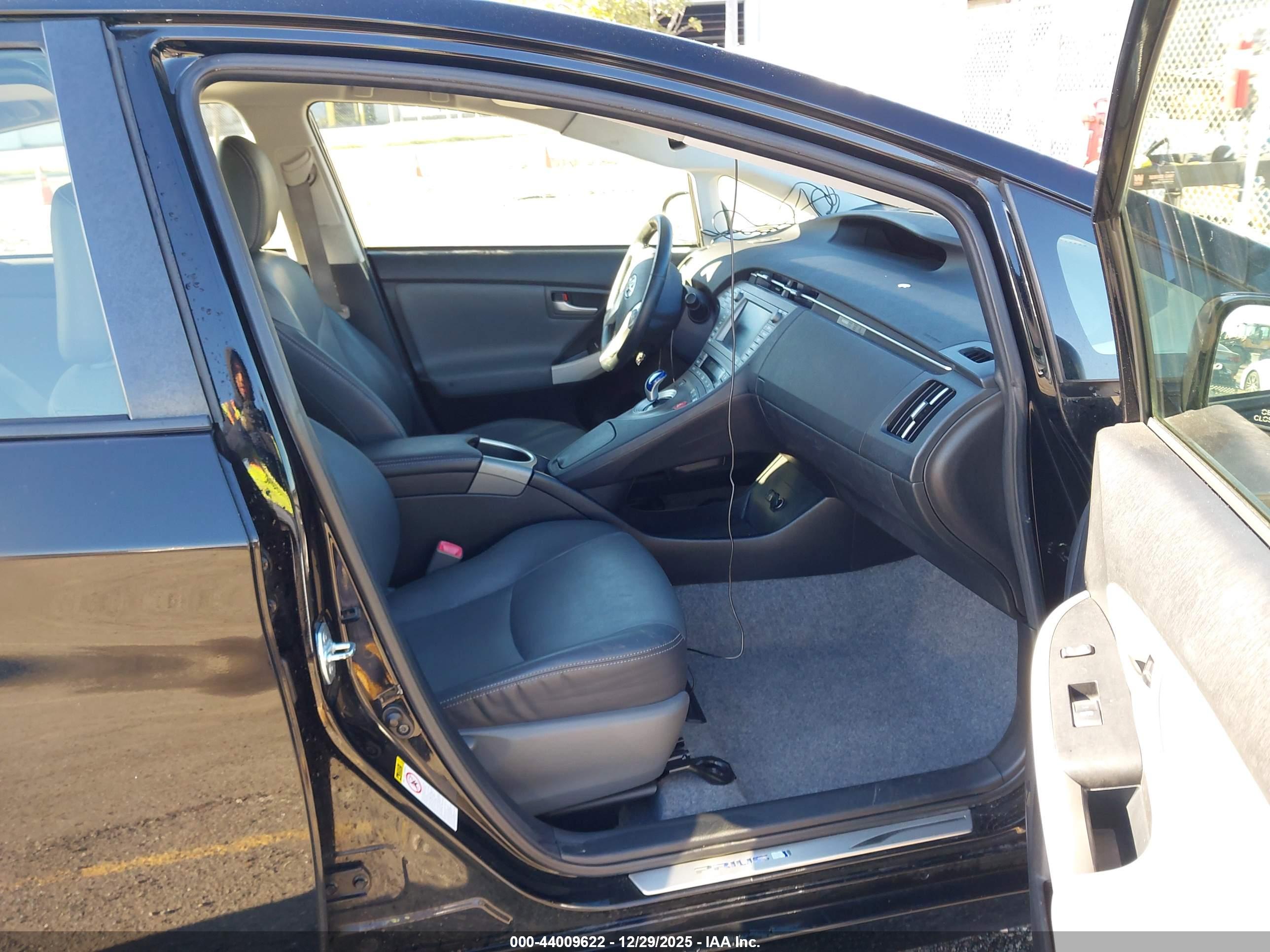 TOYOTA PRIUS image 5