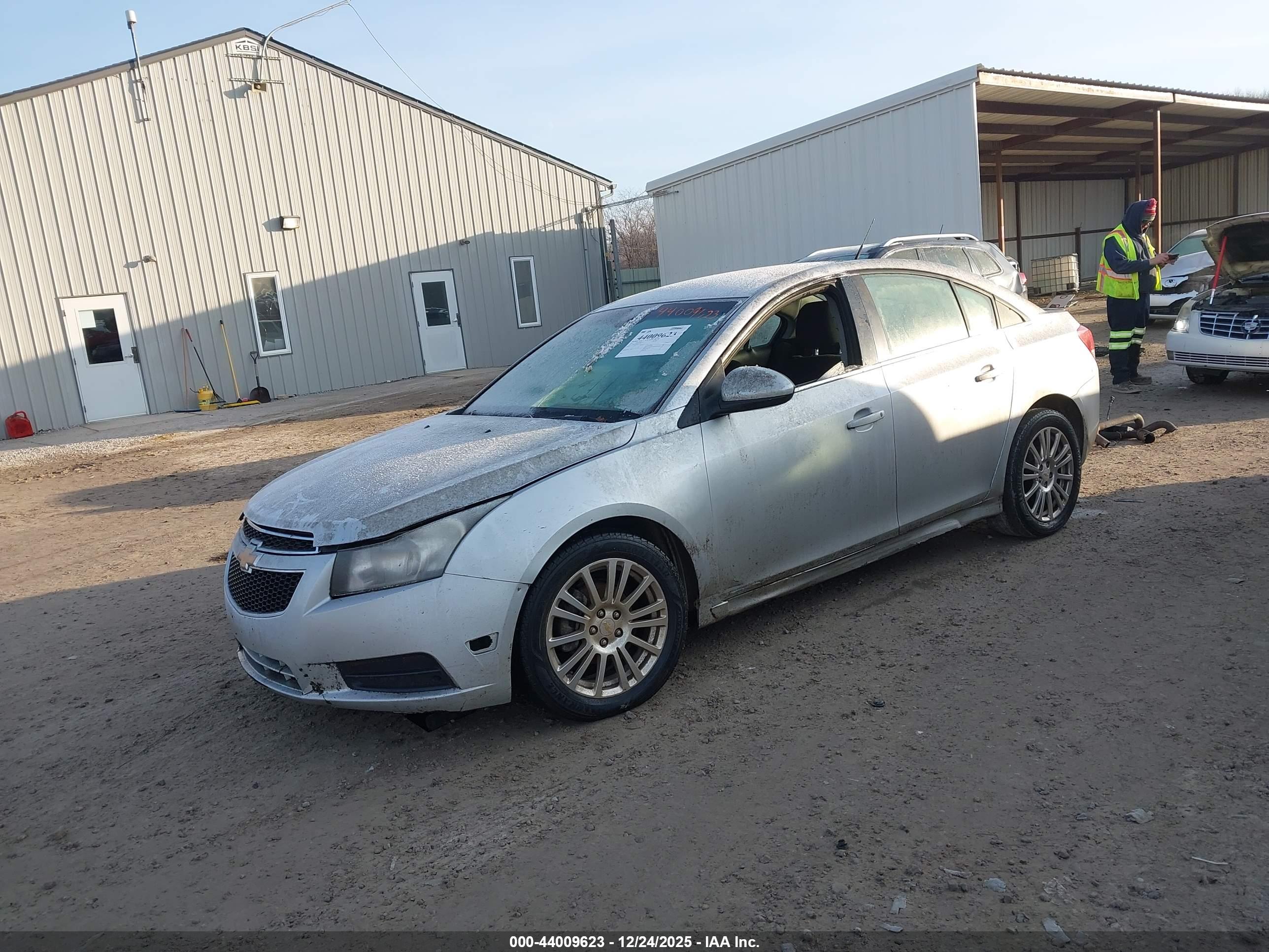CHEVROLET CRUZE image 2