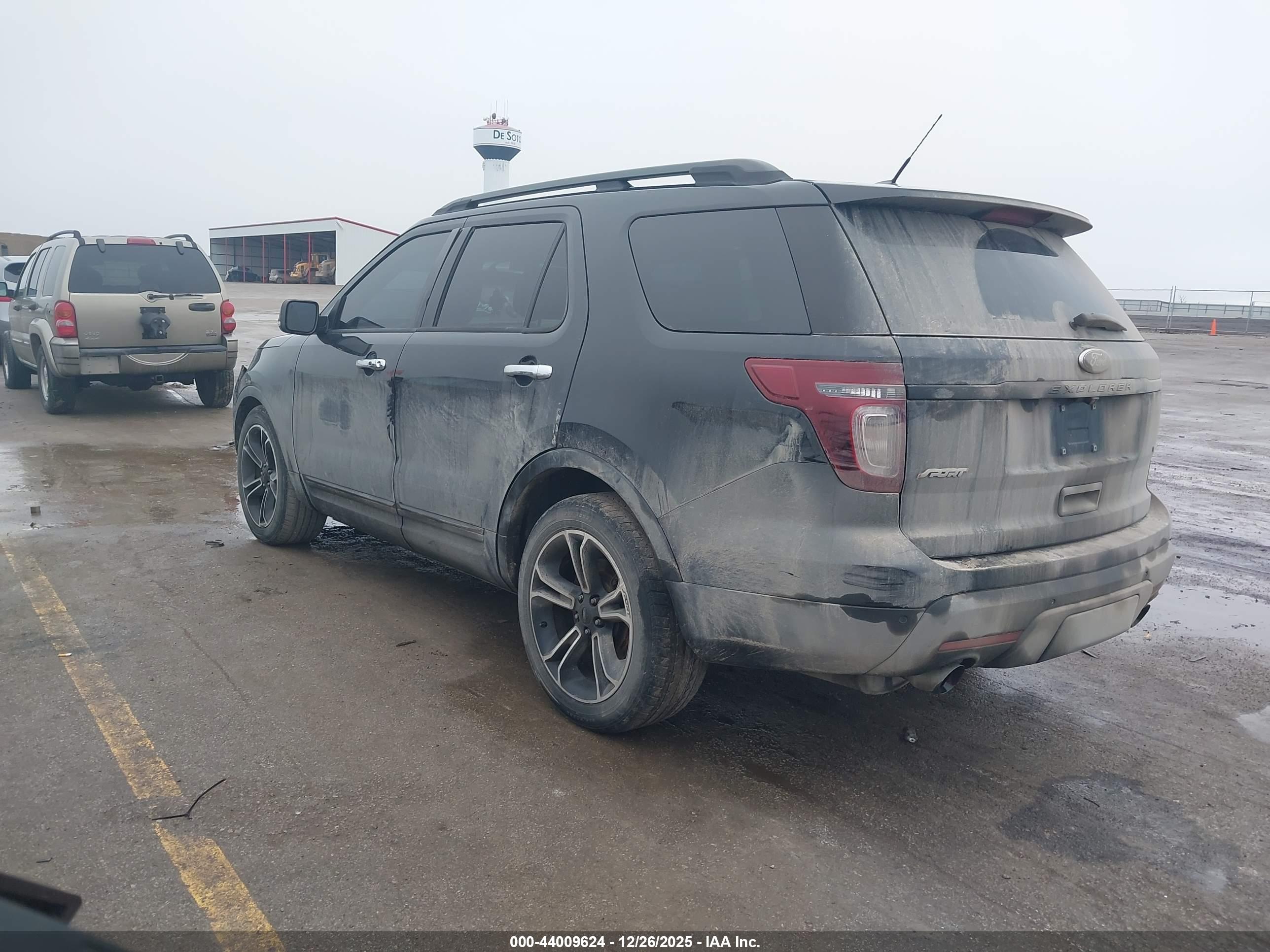 FORD EXPLORER image 3