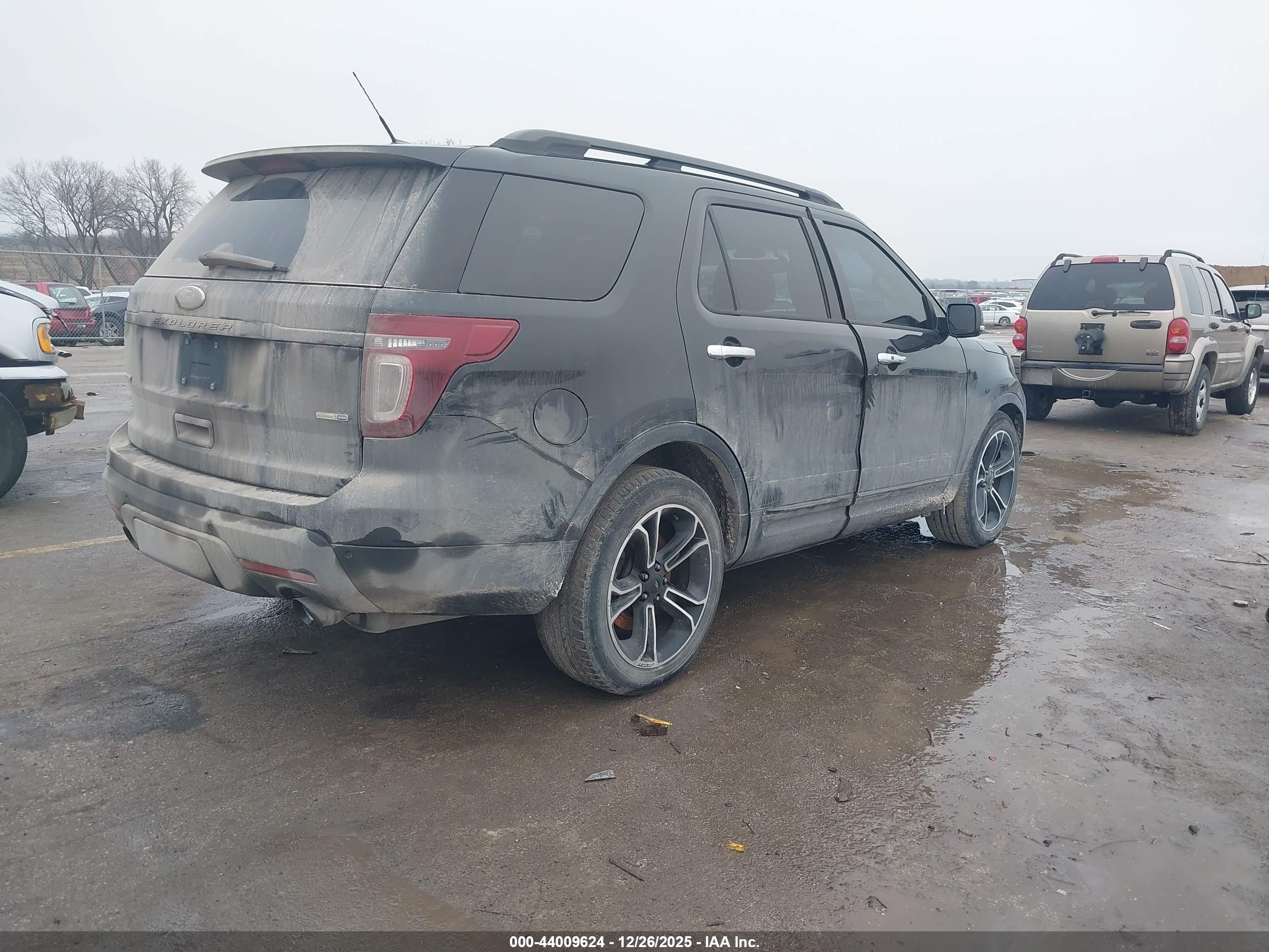 FORD EXPLORER image 4