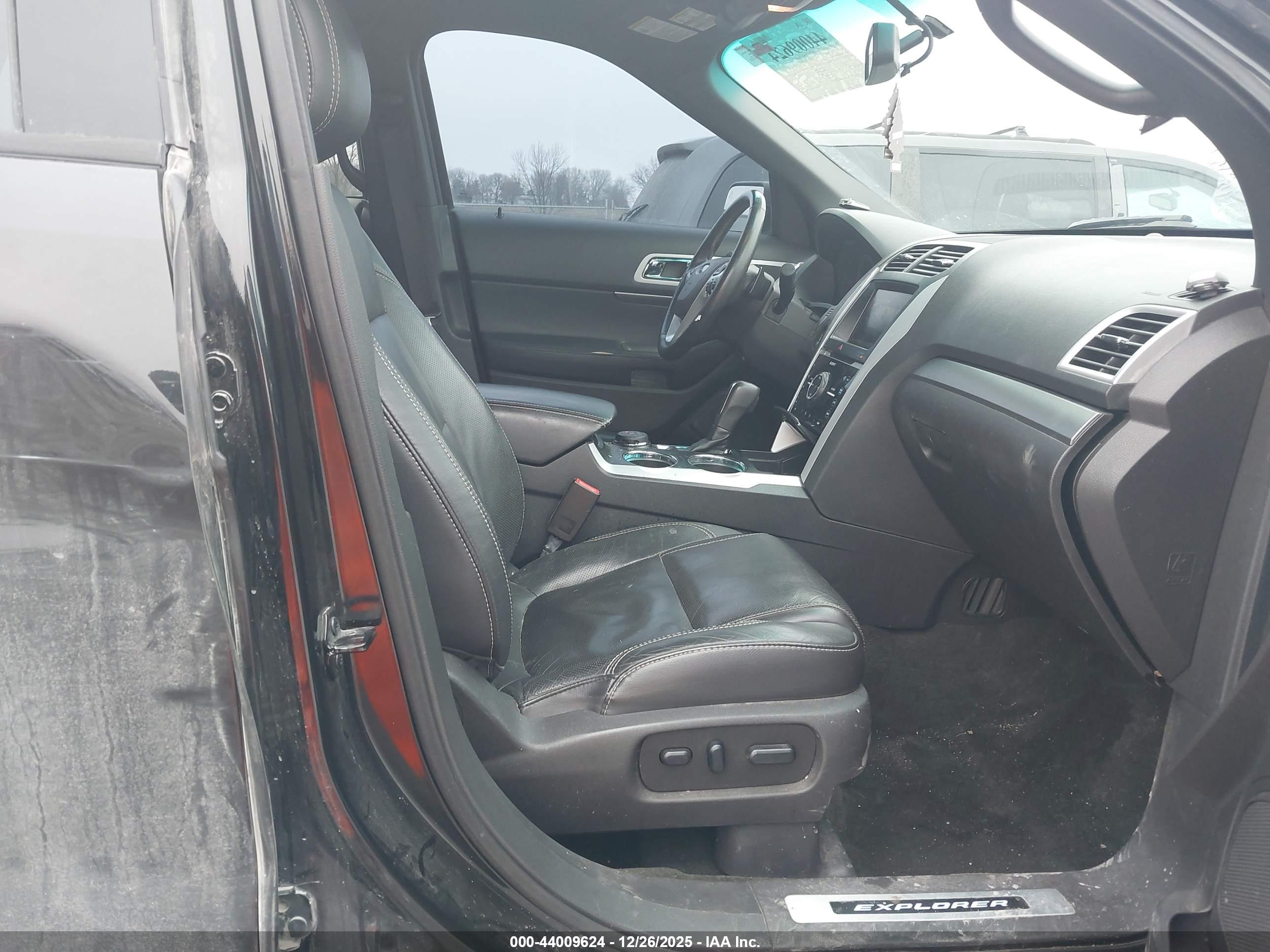 FORD EXPLORER image 5