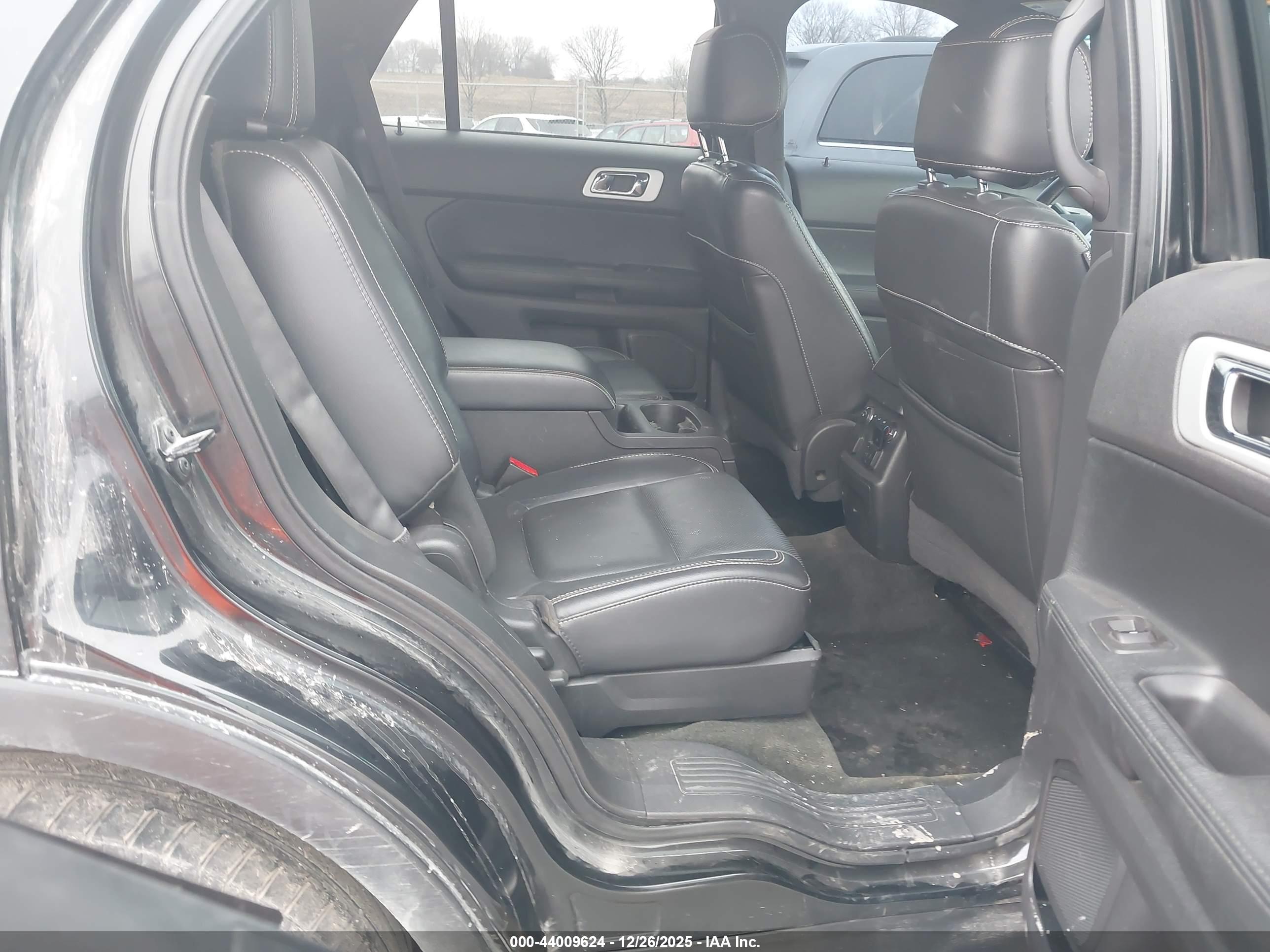 FORD EXPLORER image 8