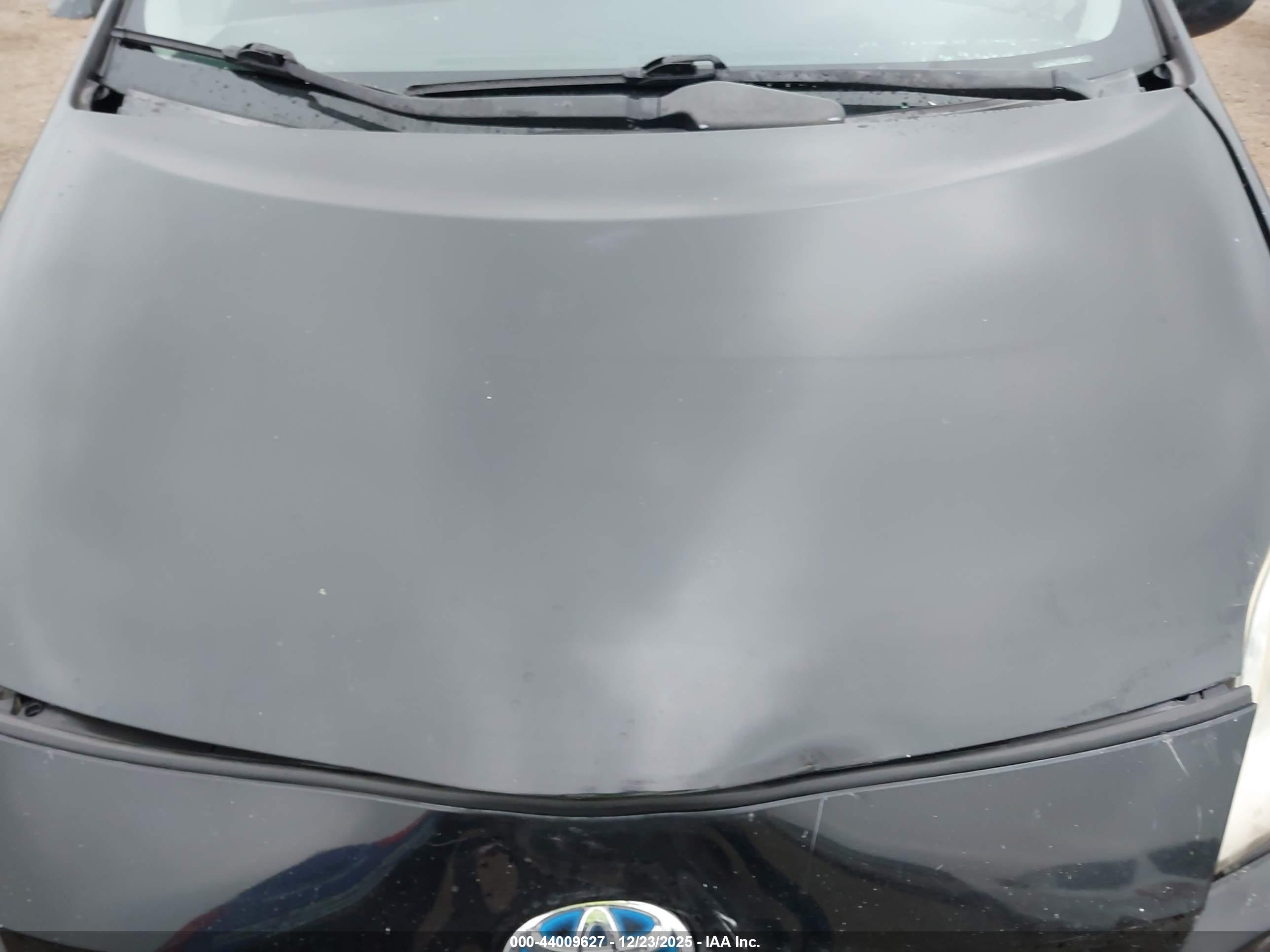 TOYOTA PRIUS image 10