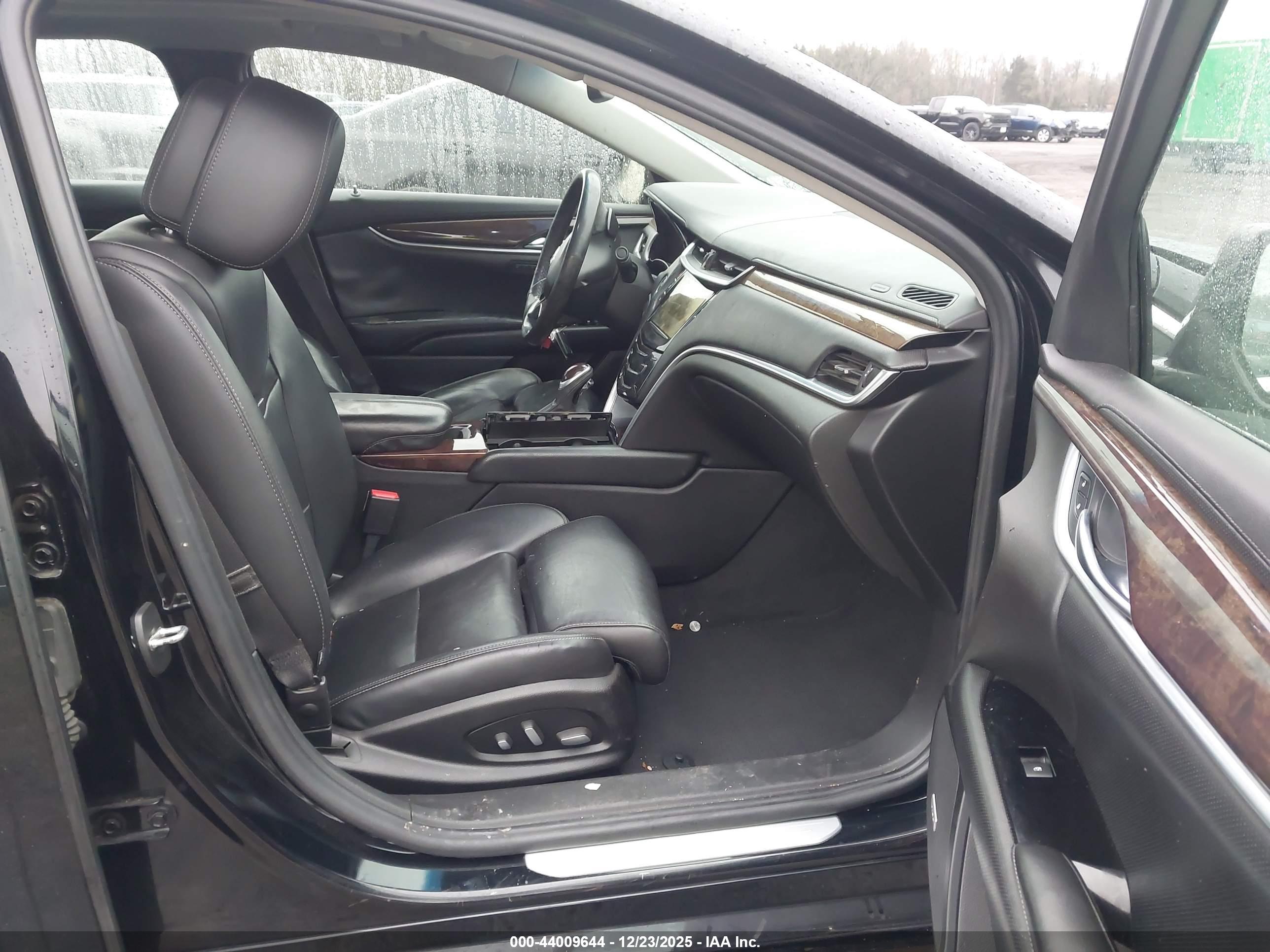 CADILLAC XTS image 5
