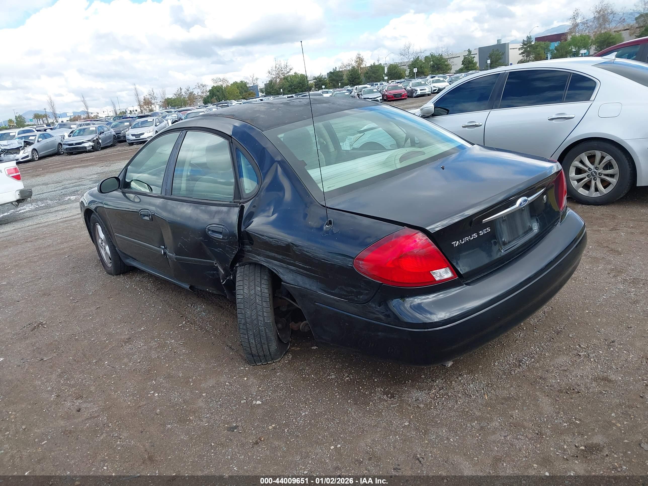 FORD TAURUS image 3