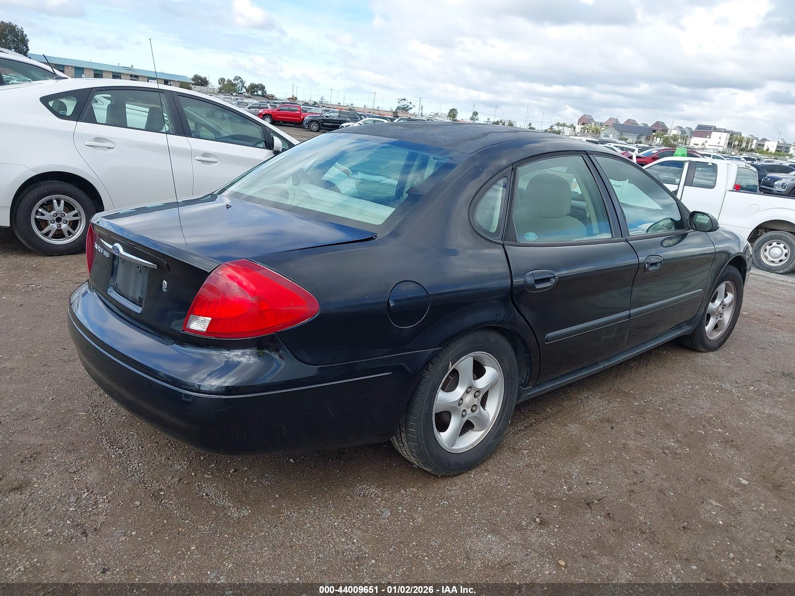 FORD TAURUS image 4