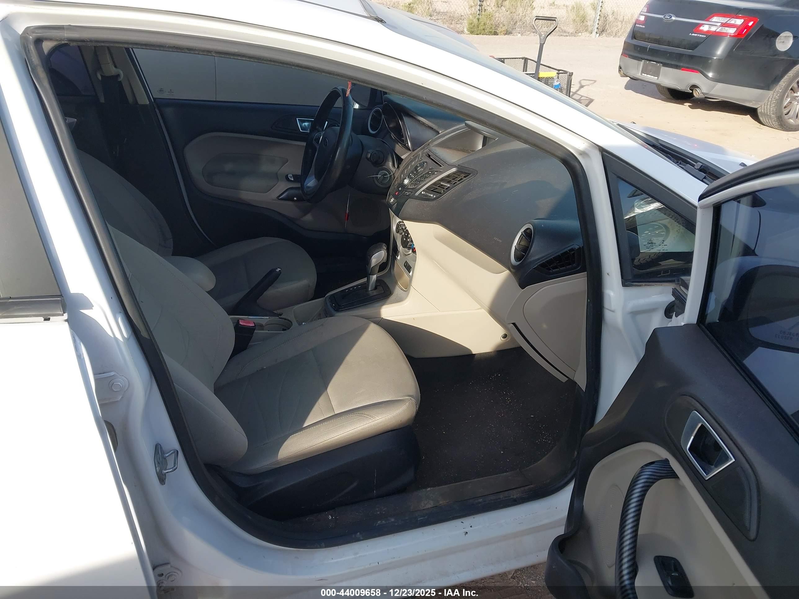 FORD FIESTA image 5
