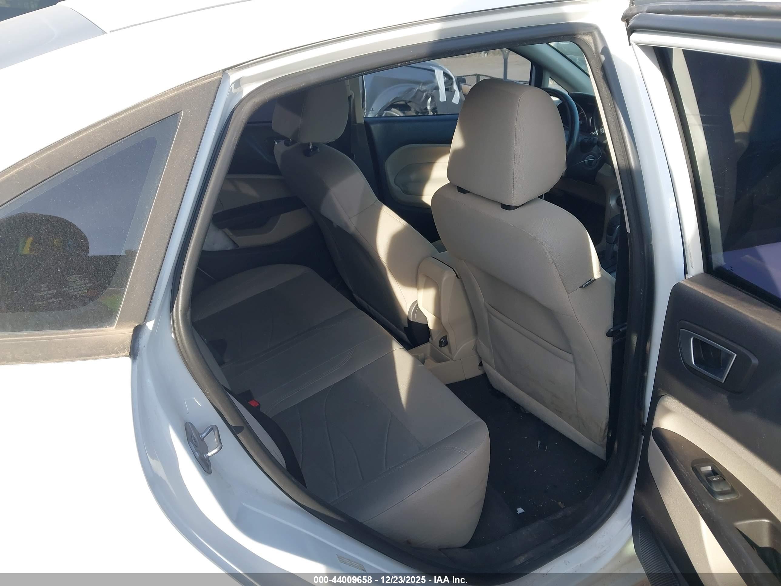 FORD FIESTA image 8