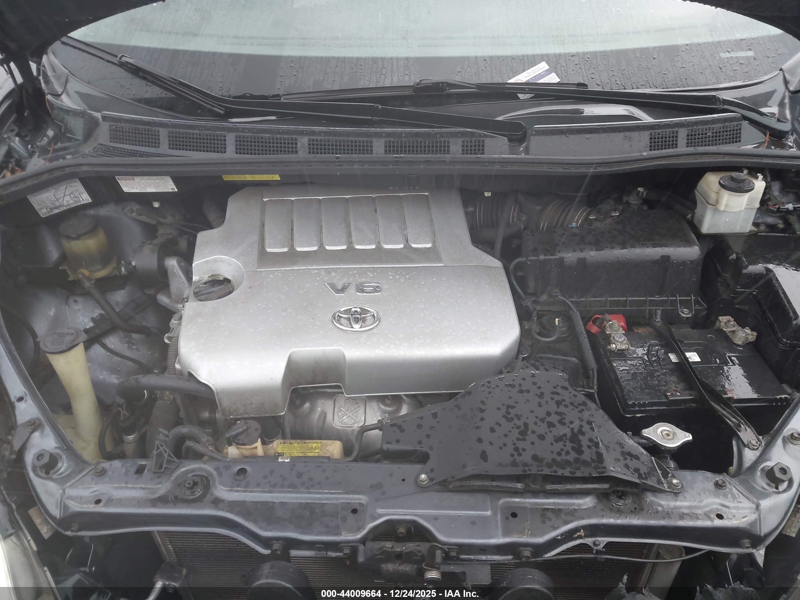 TOYOTA SIENNA image 10