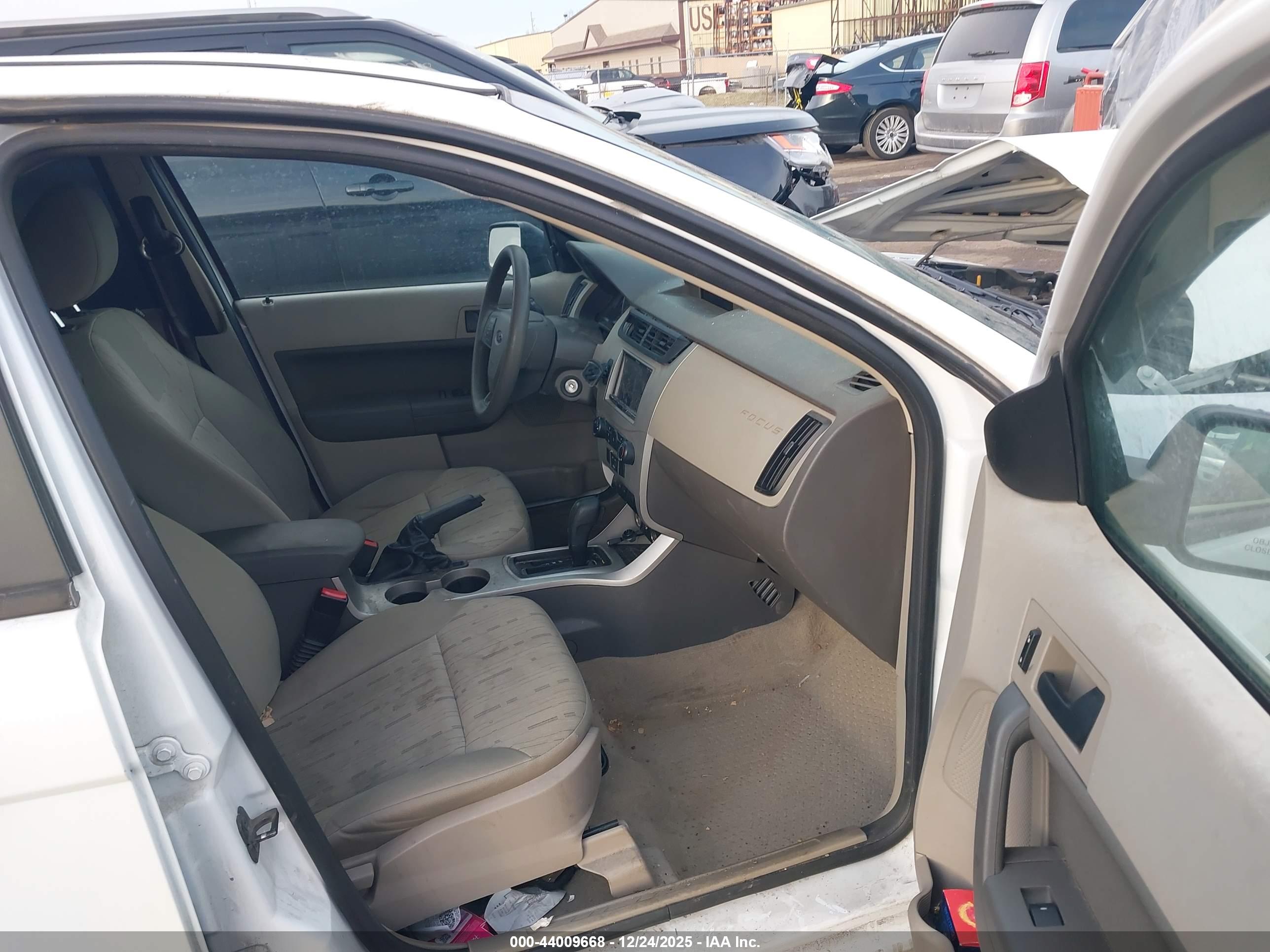 FORD FOCUS image 5