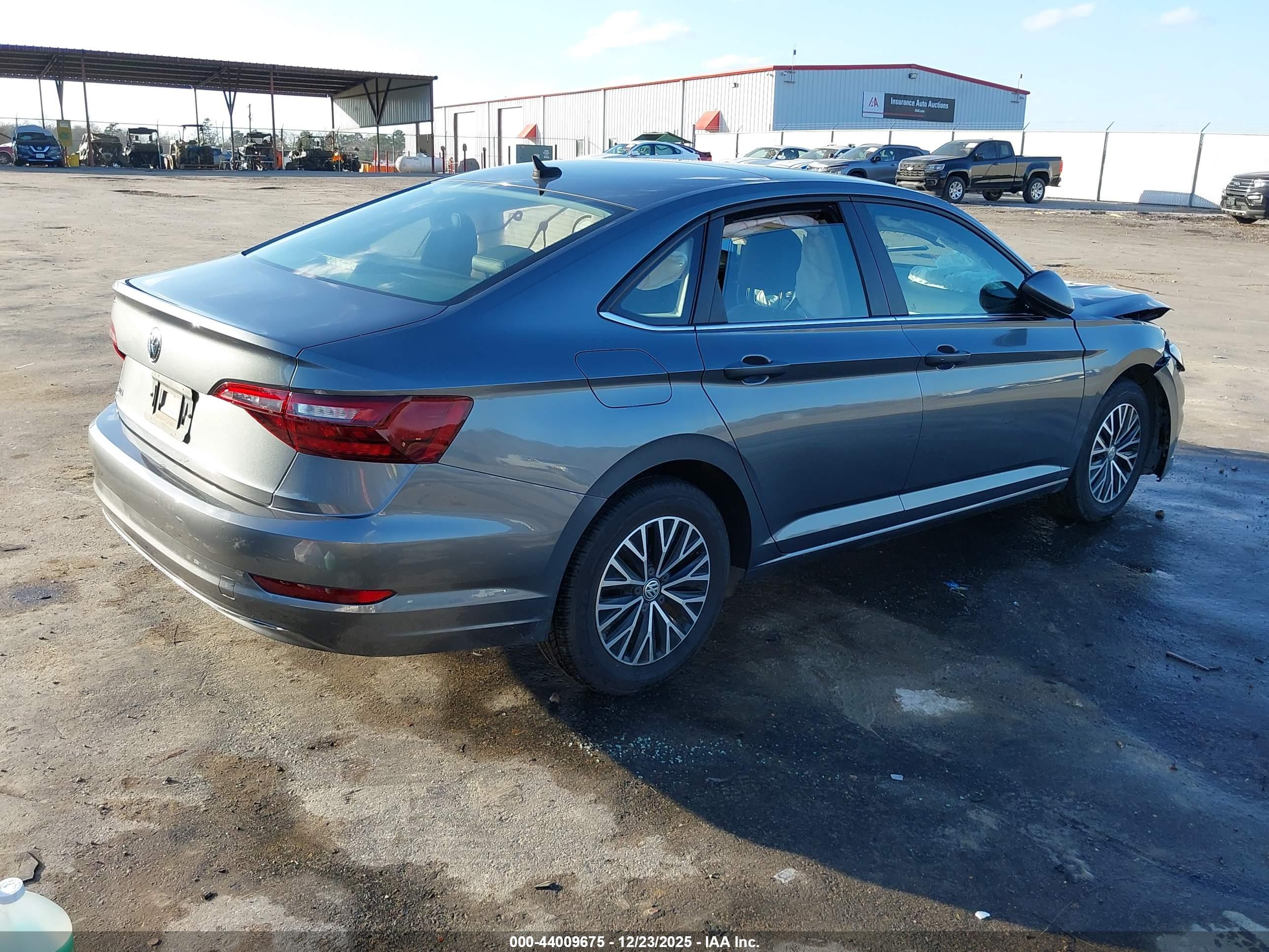 VOLKSWAGEN JETTA image 4