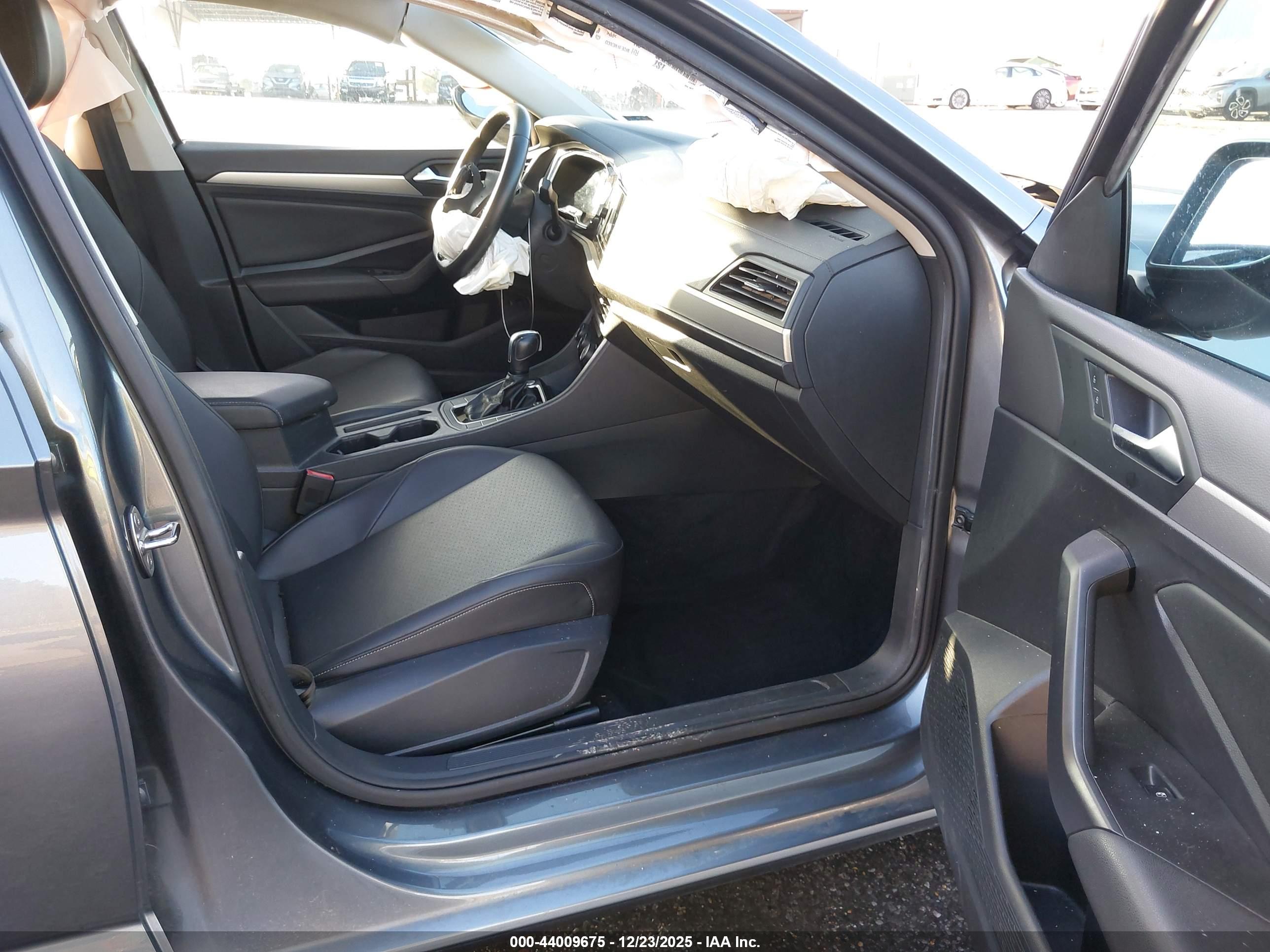 VOLKSWAGEN JETTA image 5