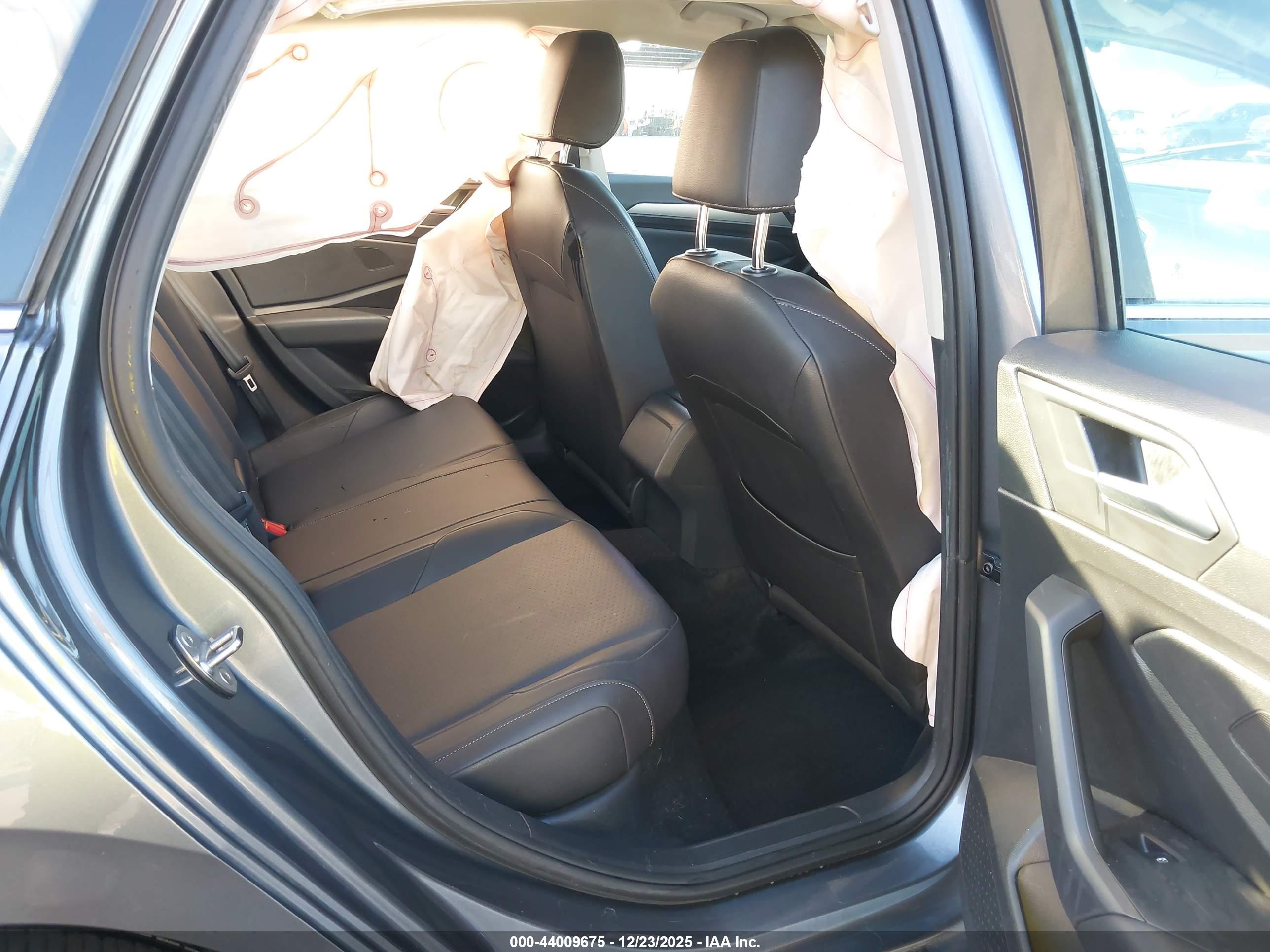 VOLKSWAGEN JETTA image 8