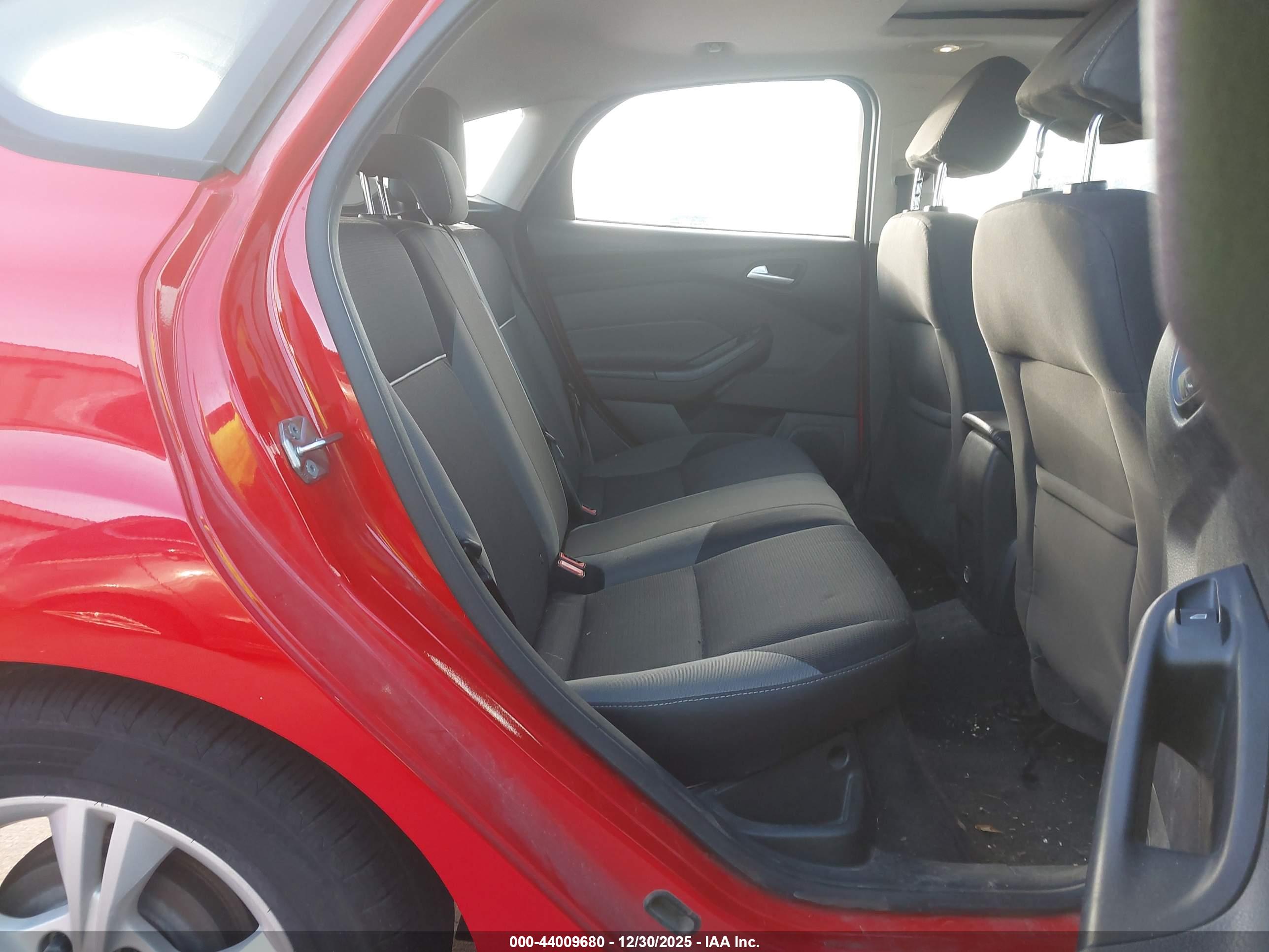 FORD FOCUS image 8