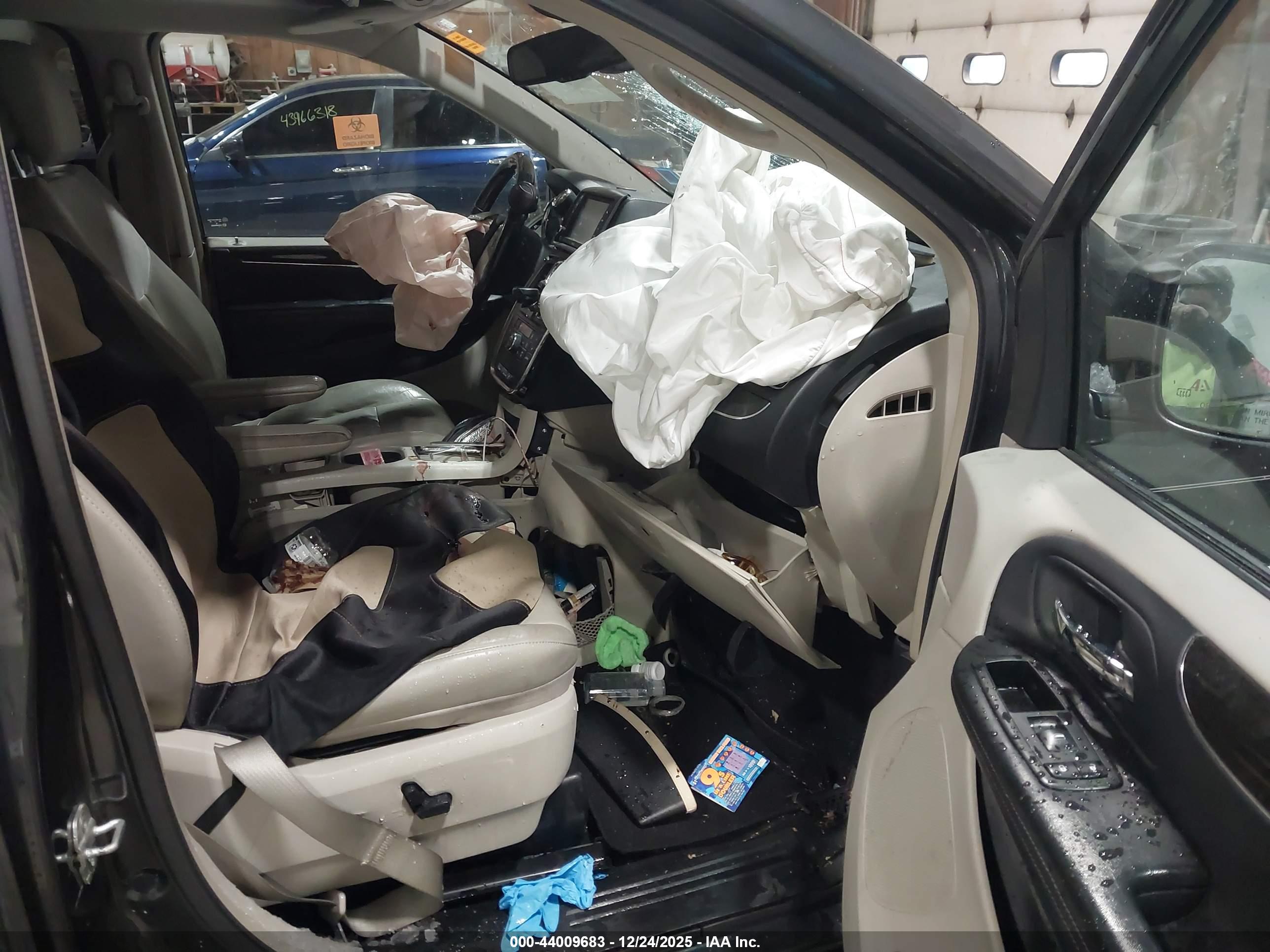 CHRYSLER TOWN image 5