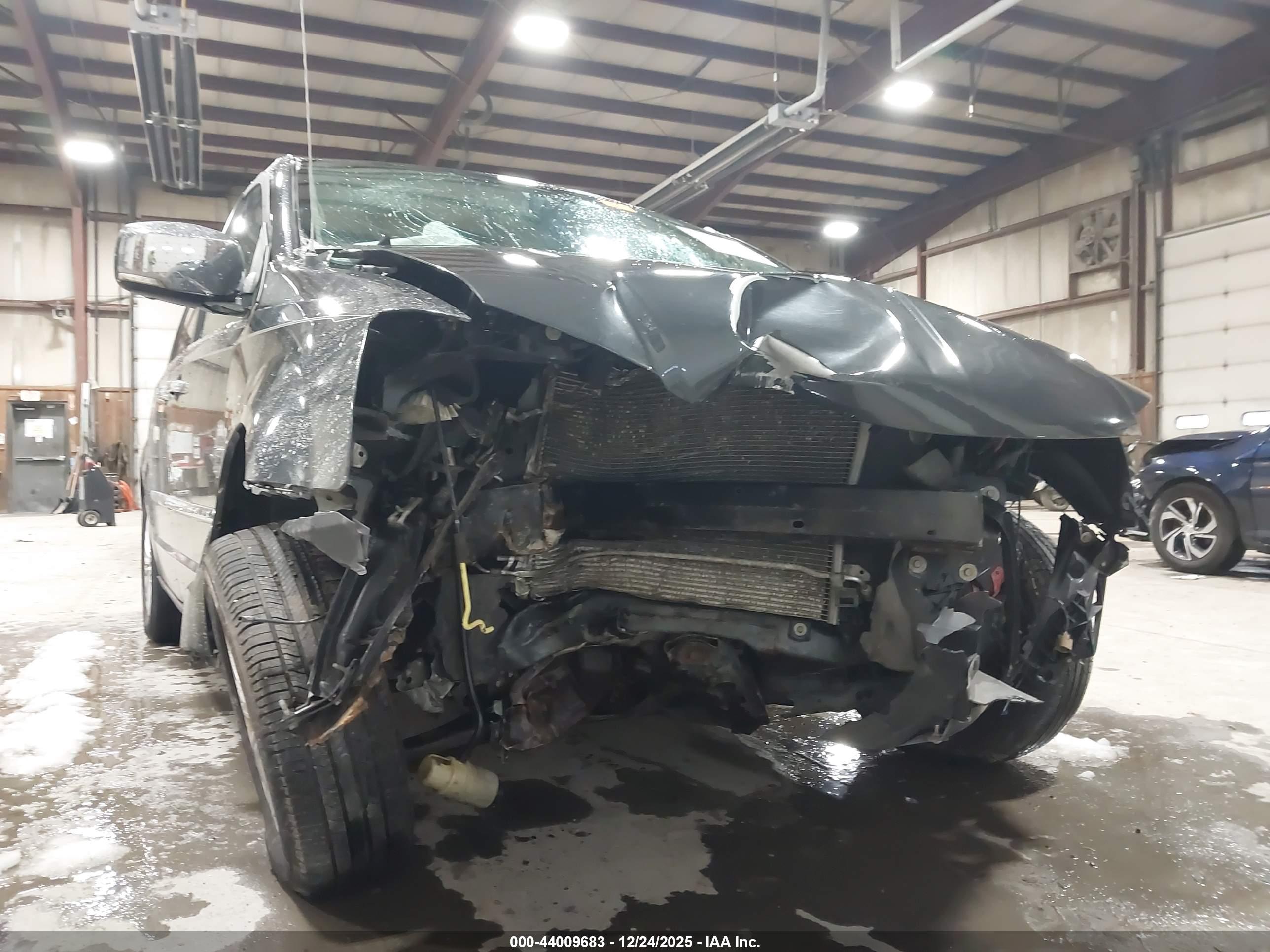 CHRYSLER TOWN image 6