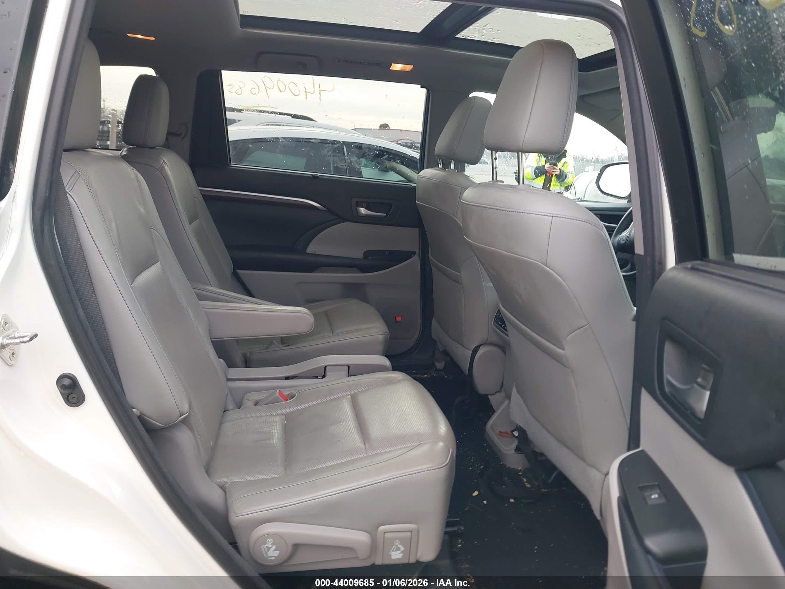 TOYOTA HIGHLANDER image 8