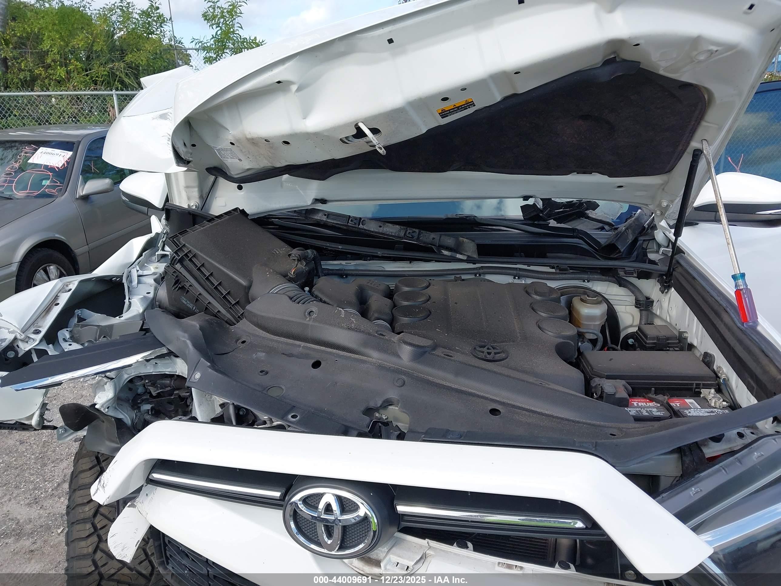 TOYOTA 4RUNNER image 10