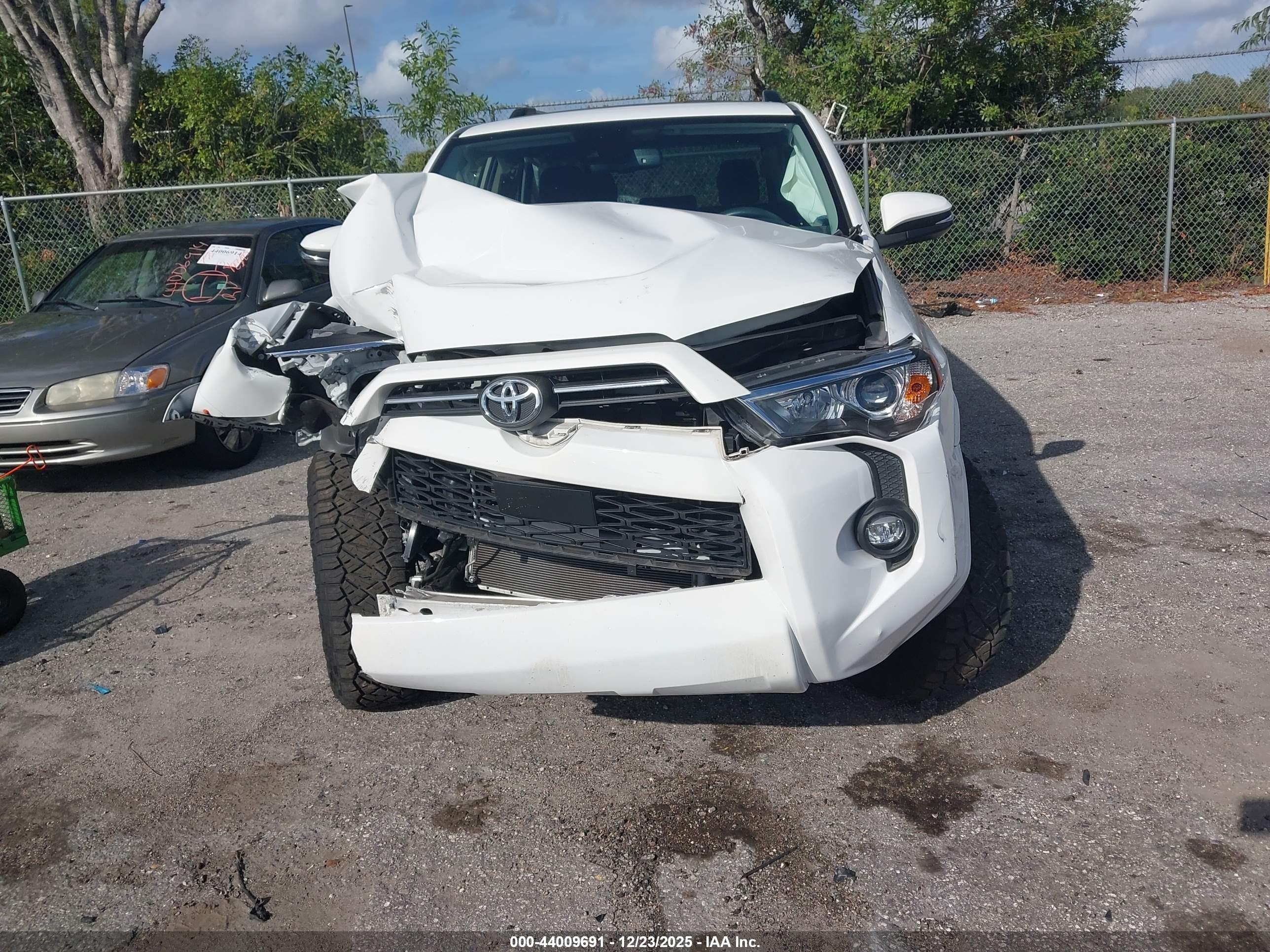TOYOTA 4RUNNER image 6