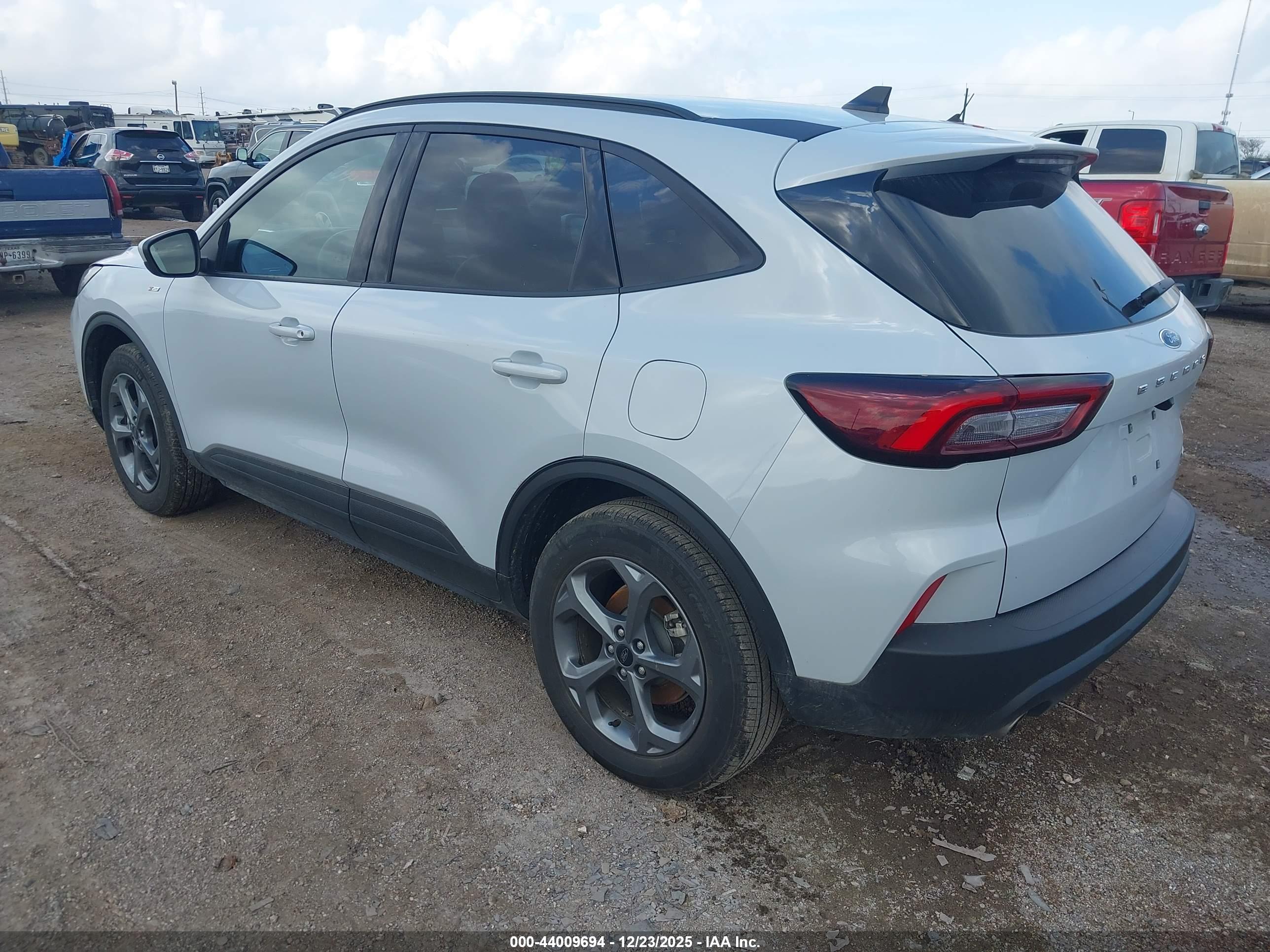 FORD ESCAPE image 3