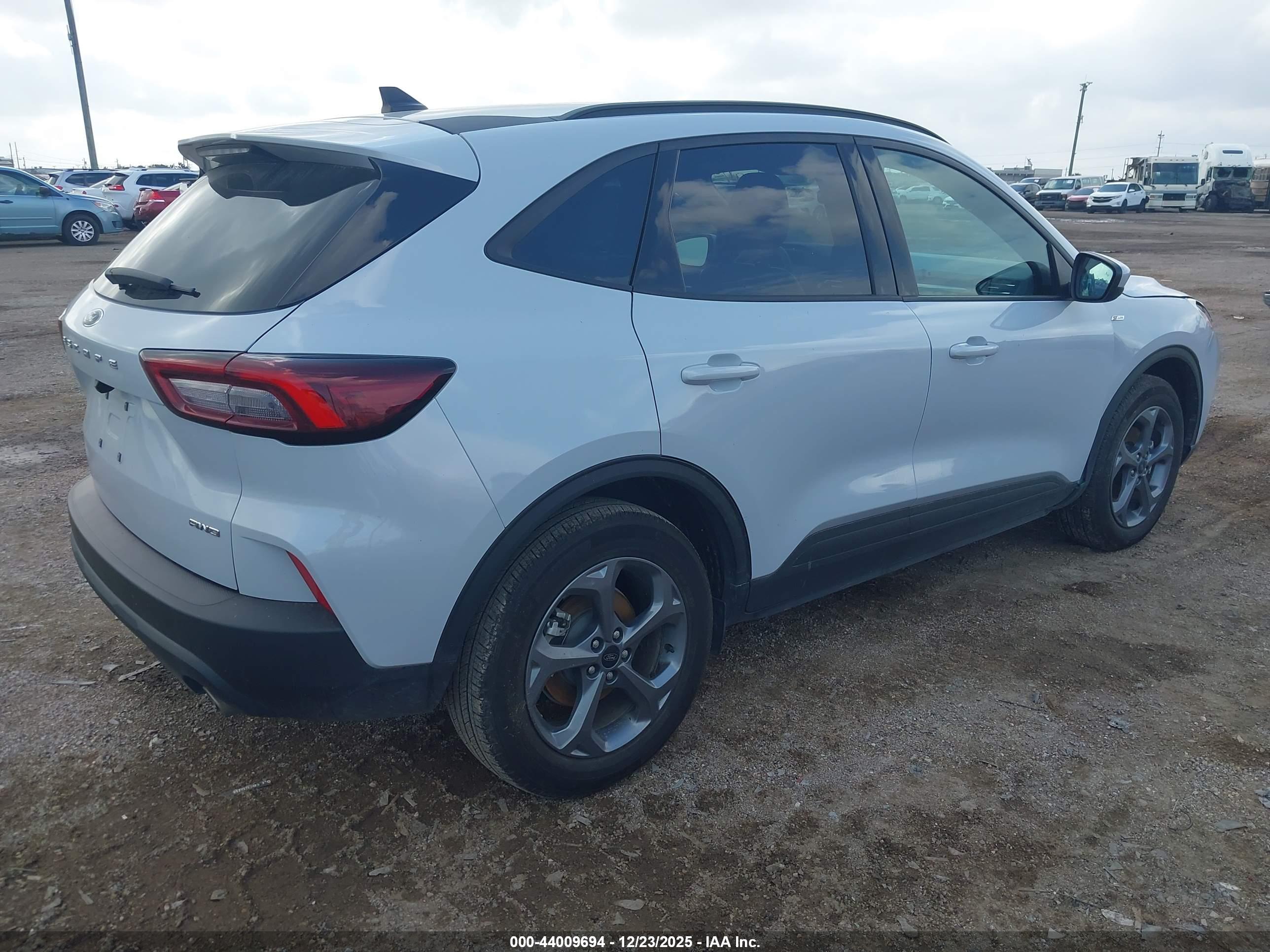 FORD ESCAPE image 4