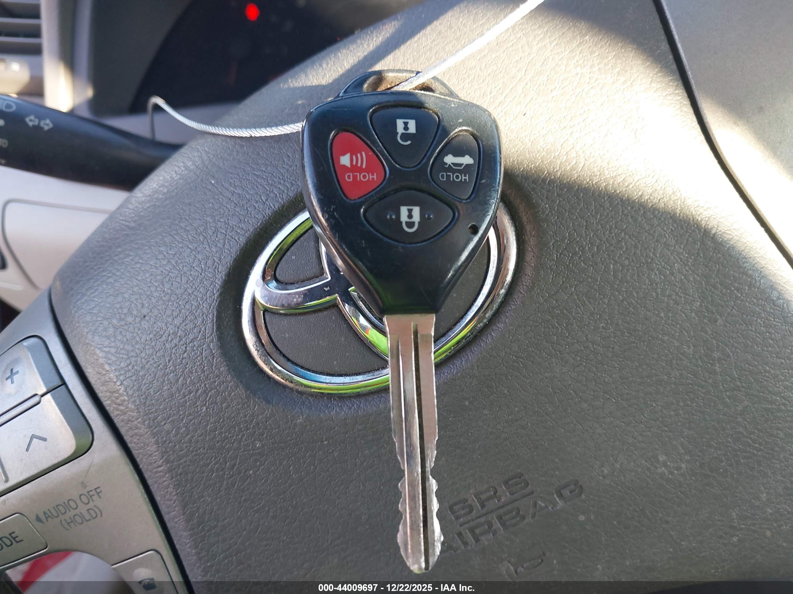 TOYOTA CAMRY image 11