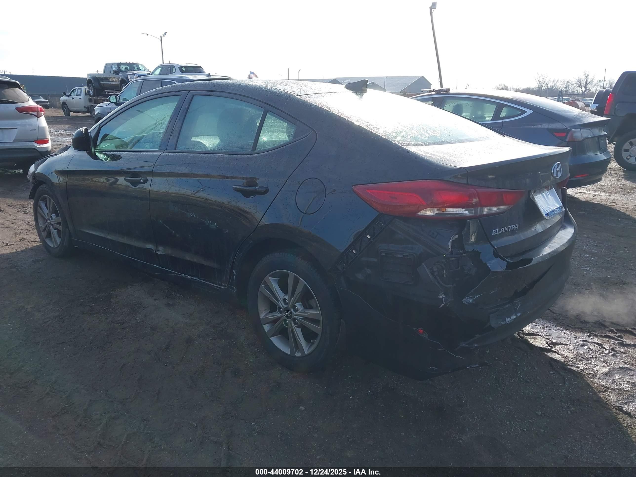 HYUNDAI ELANTRA image 3