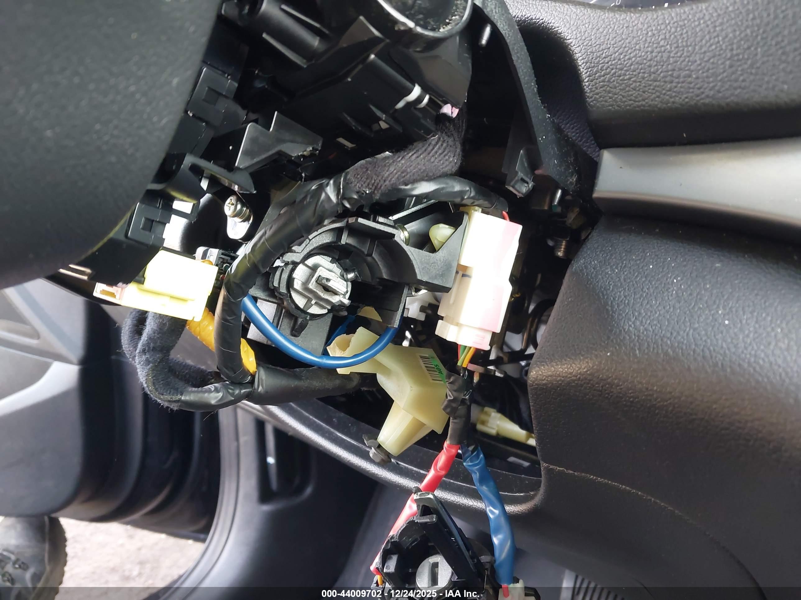 HYUNDAI ELANTRA image 6