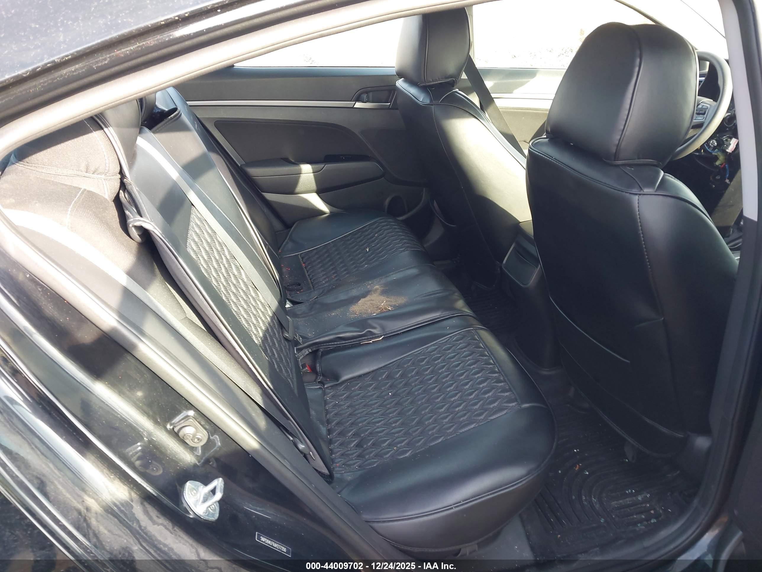 HYUNDAI ELANTRA image 8