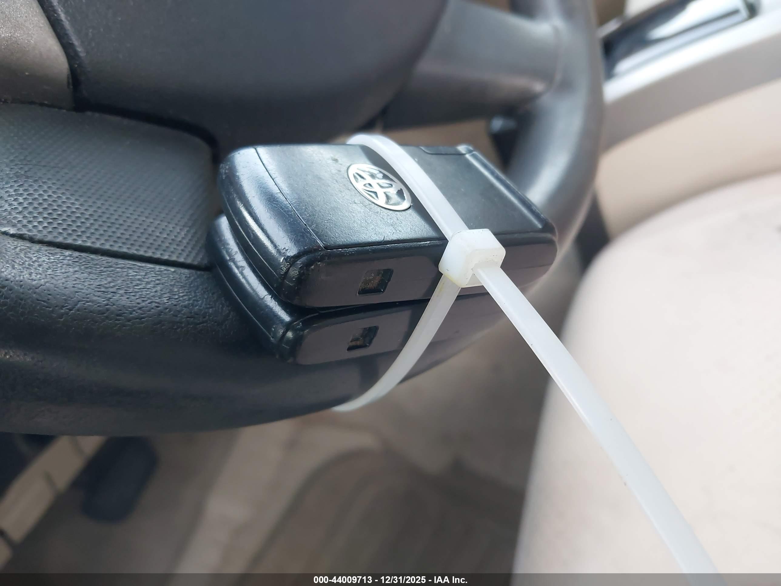 TOYOTA PRIUS image 11