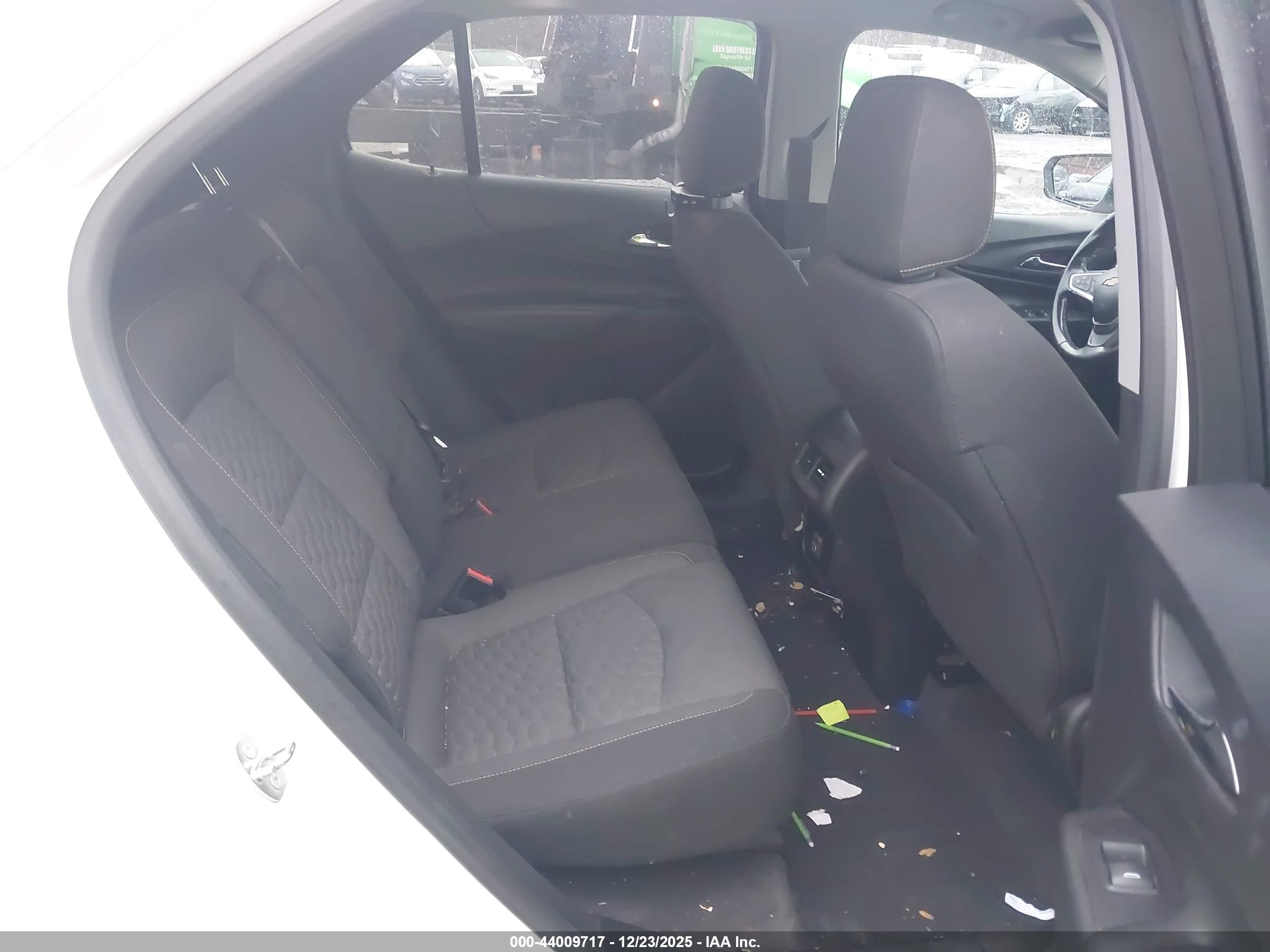 CHEVROLET EQUINOX image 8