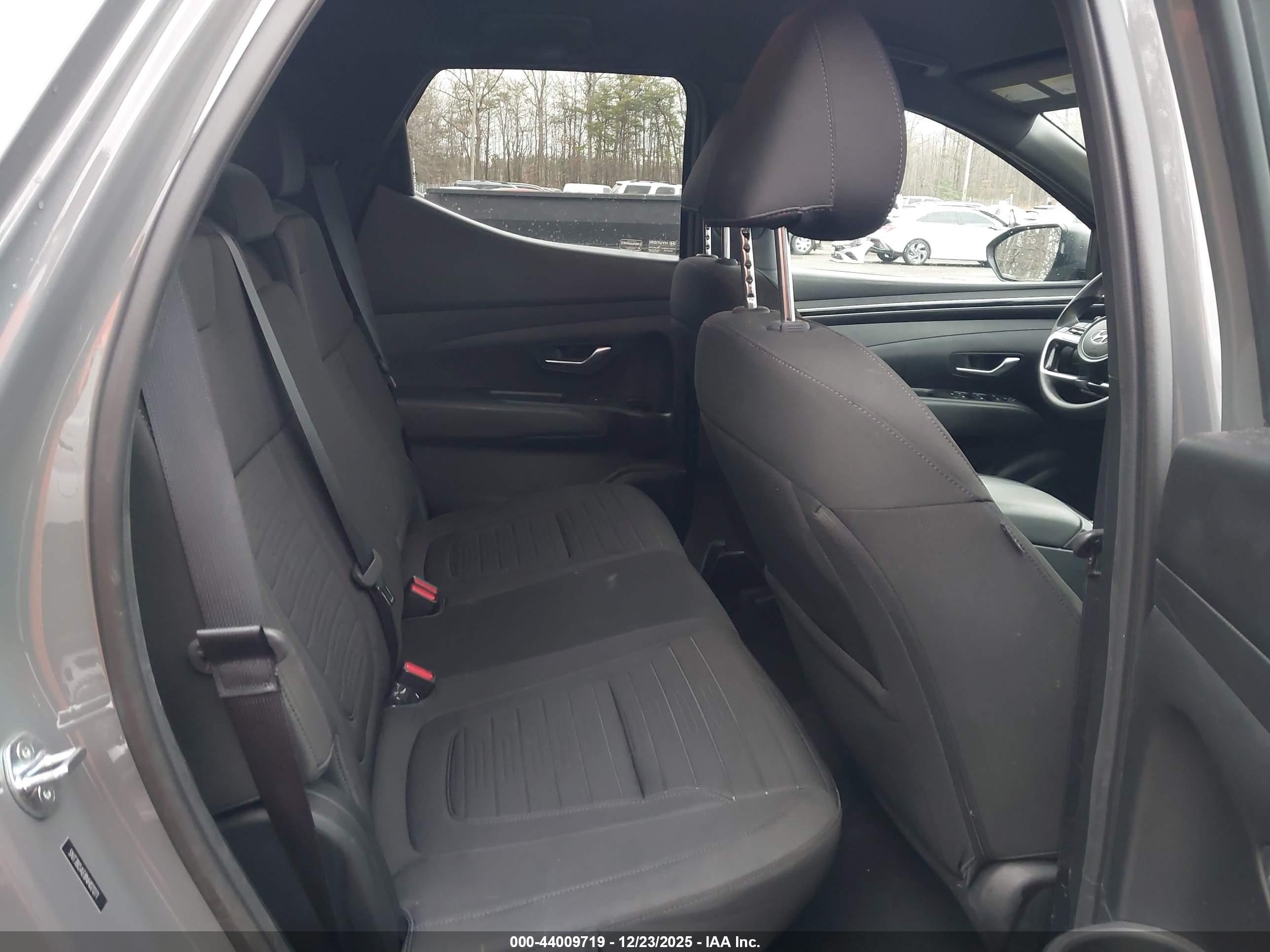 HYUNDAI SANTA image 8