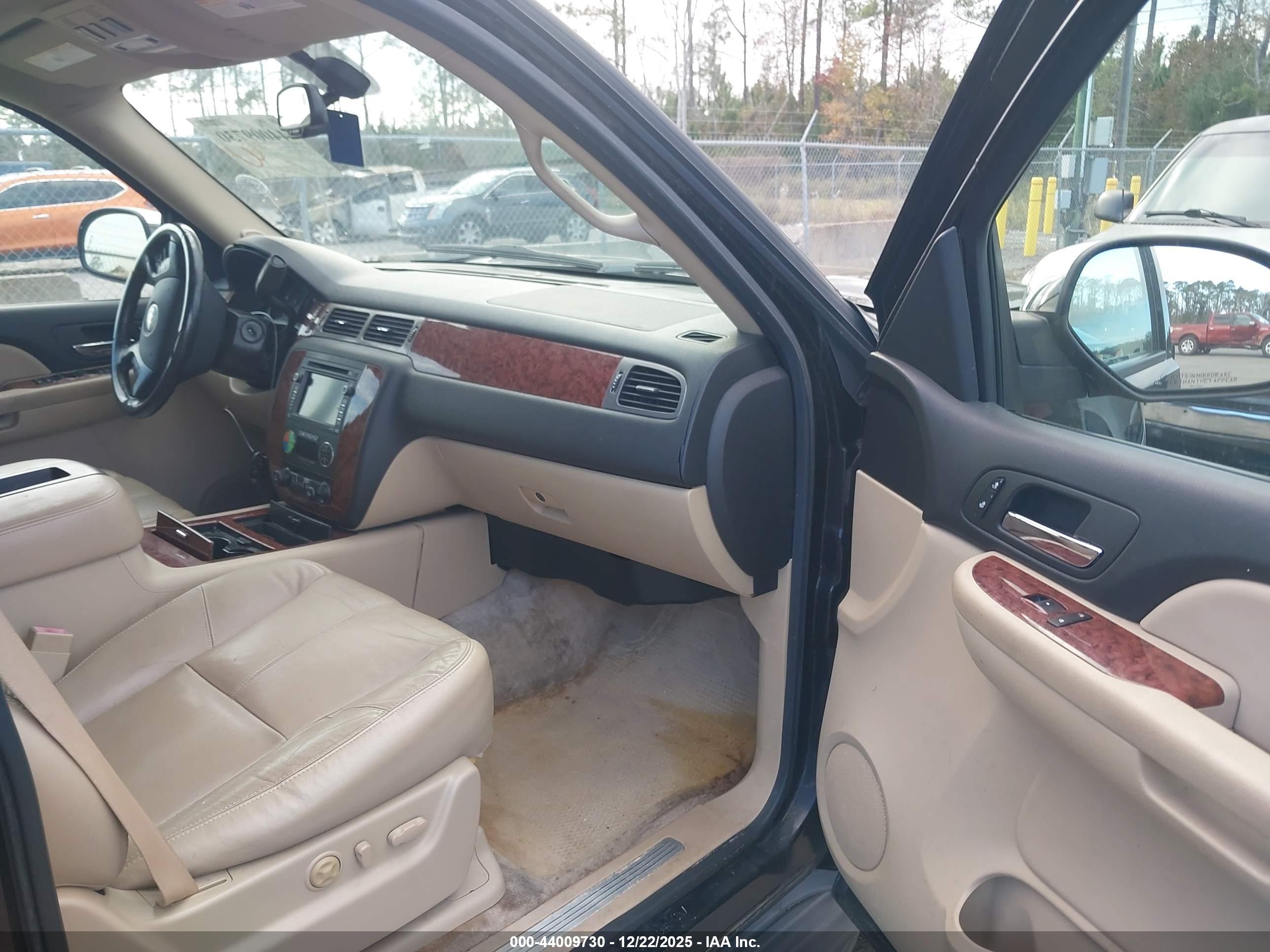 CHEVROLET TAHOE image 5