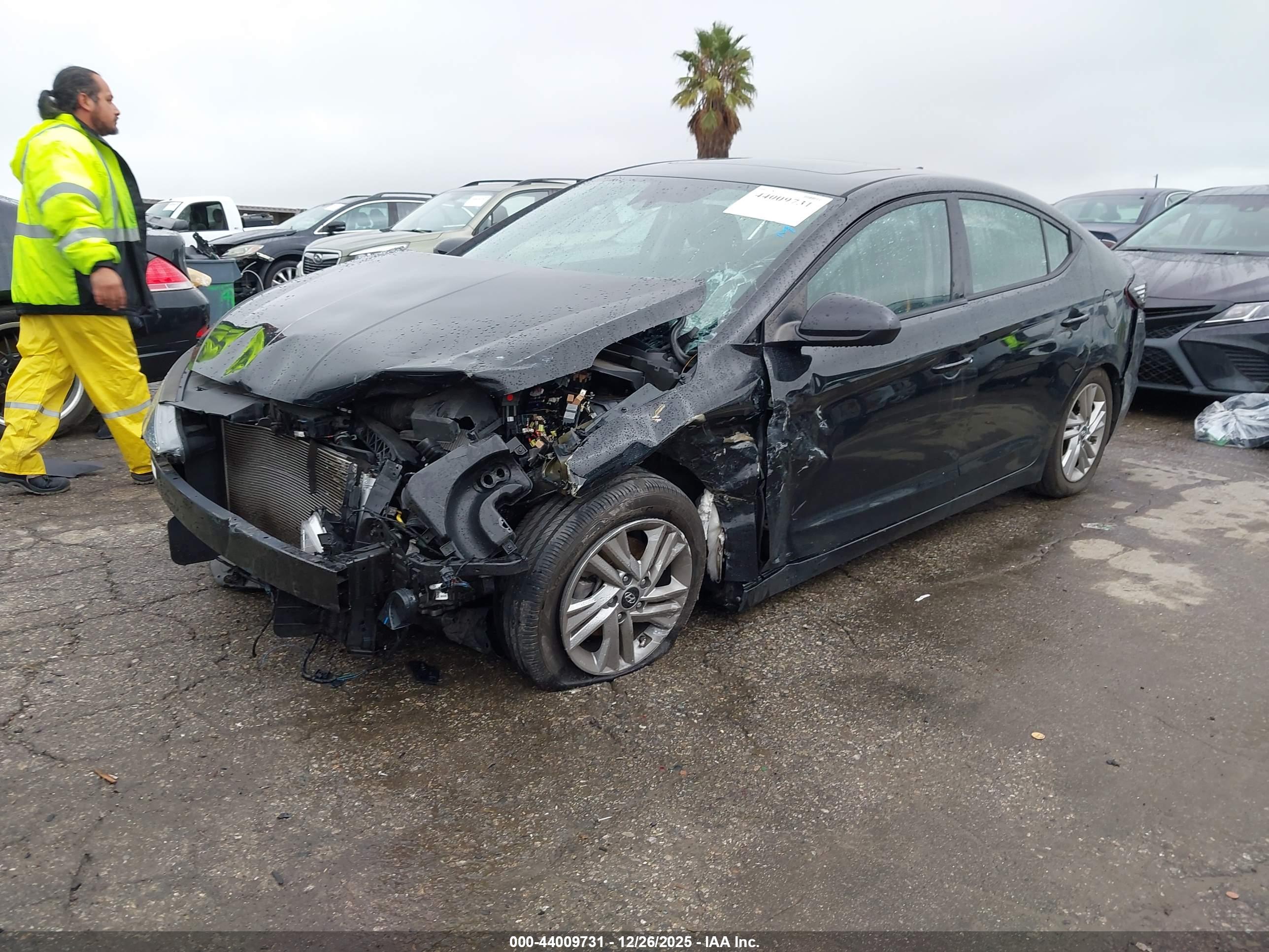 HYUNDAI ELANTRA image 2